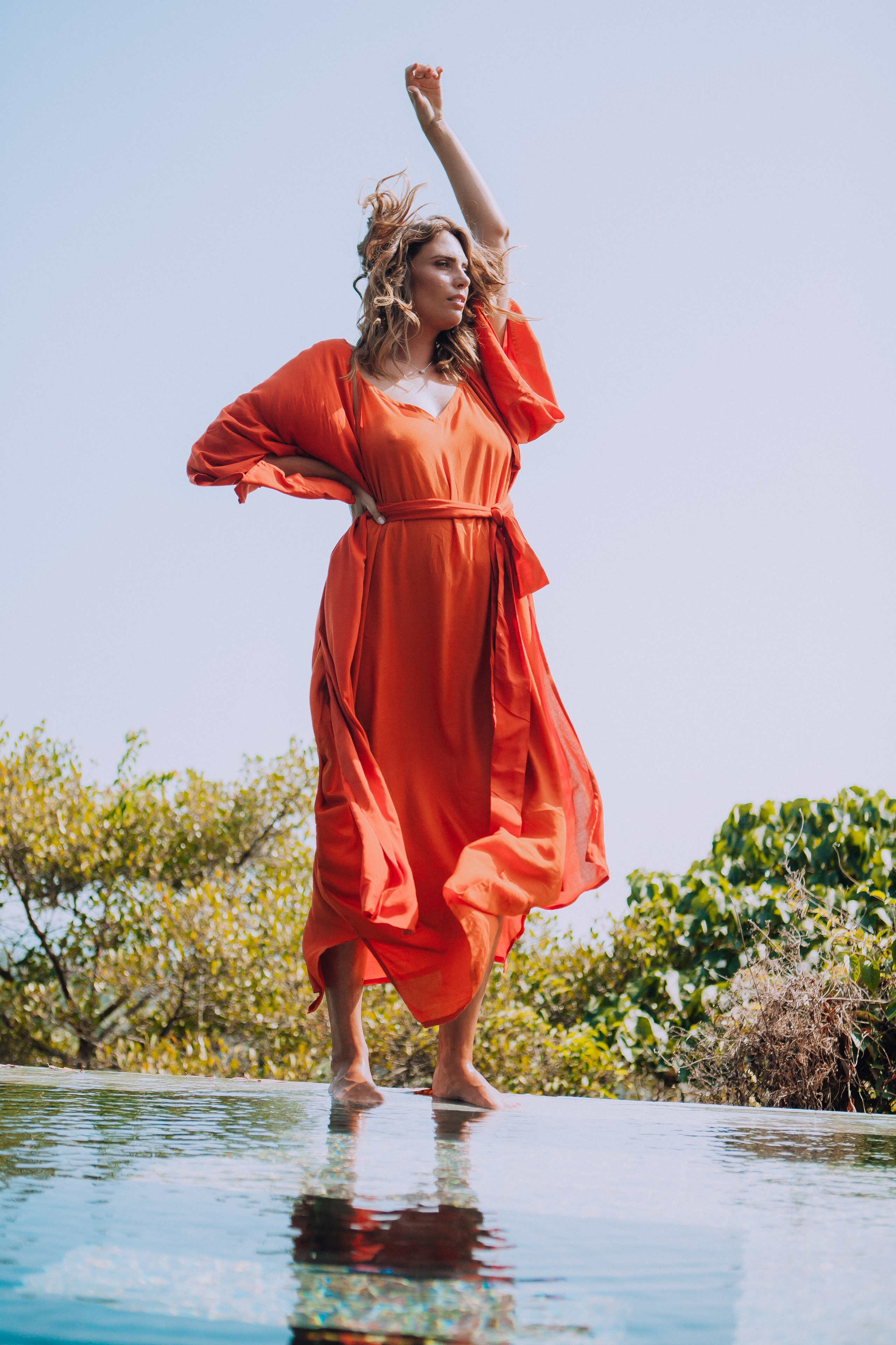 Девушка в красном платье в отеле Malabar Hill — Роскошная портретная съемка | Шри-Ланка. Фотограф на Шри-Ланке