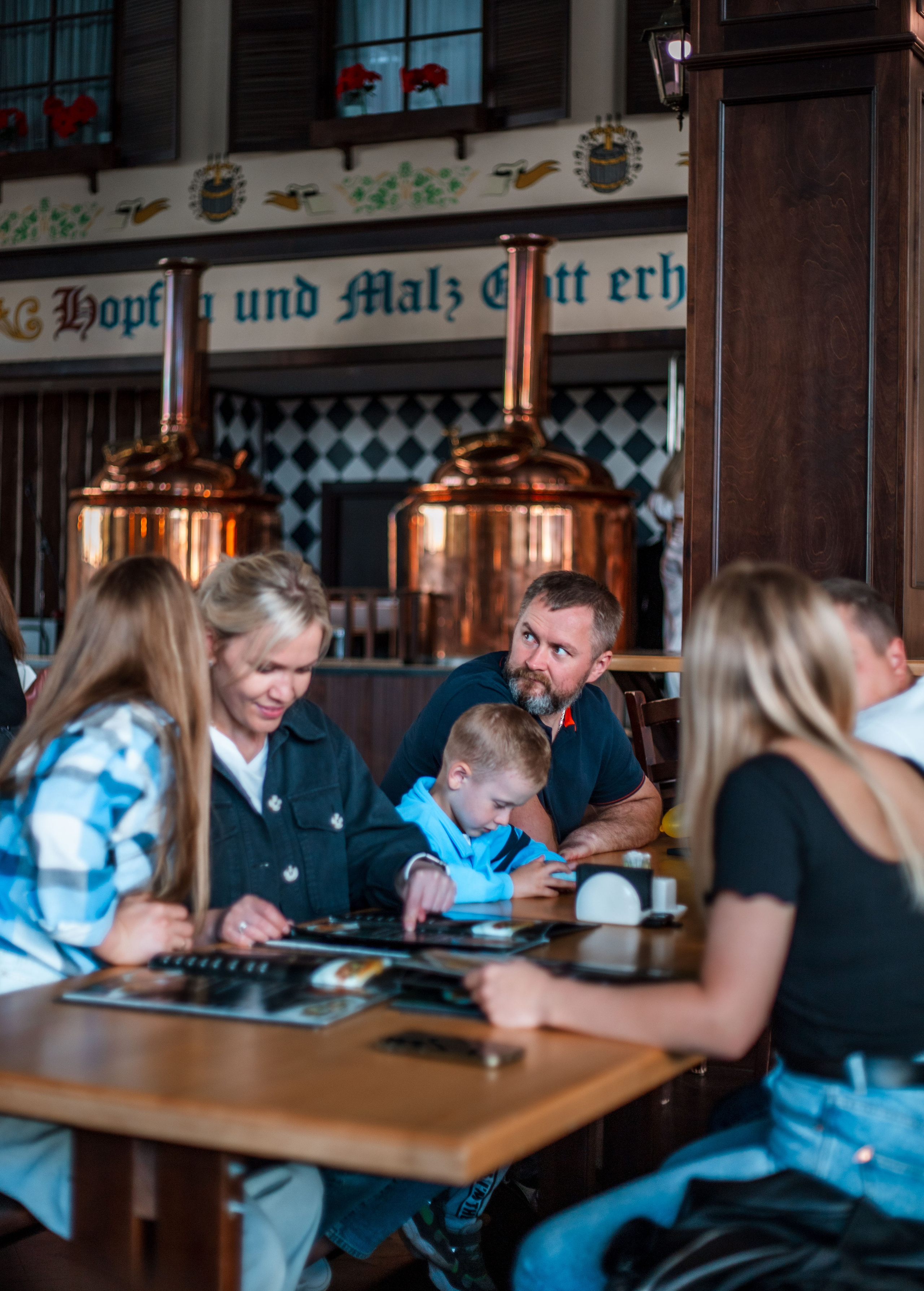 Репортажная  съемка фотосессия для Cosmos Izhevsk Hotel. Бизнес фотограф Ижевск — Назаров Роман