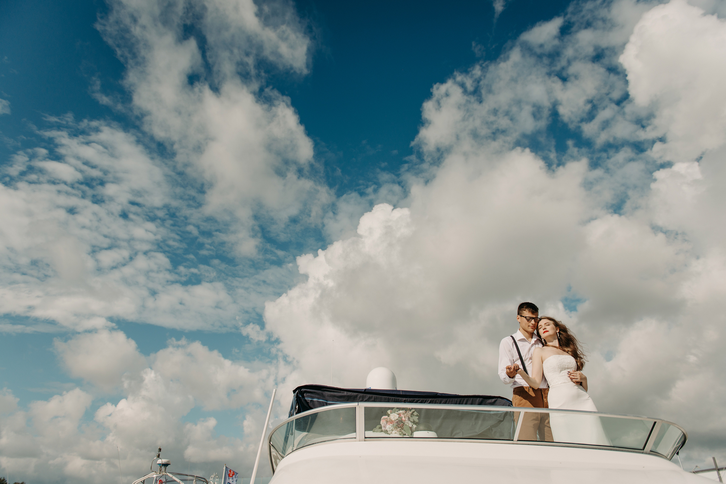 фотосъёмка лавстори на яхте, фотосессия для пар, фотосессия на яхте