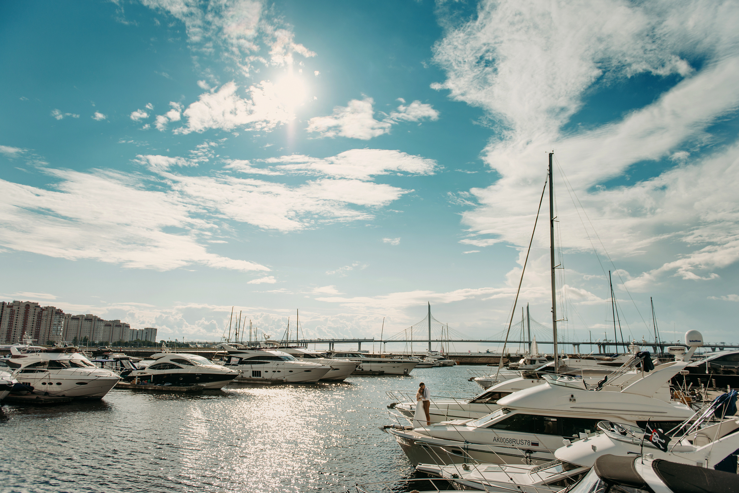 фотосъёмка лавстори на яхте, фотосессия для пар, фотосессия на яхте