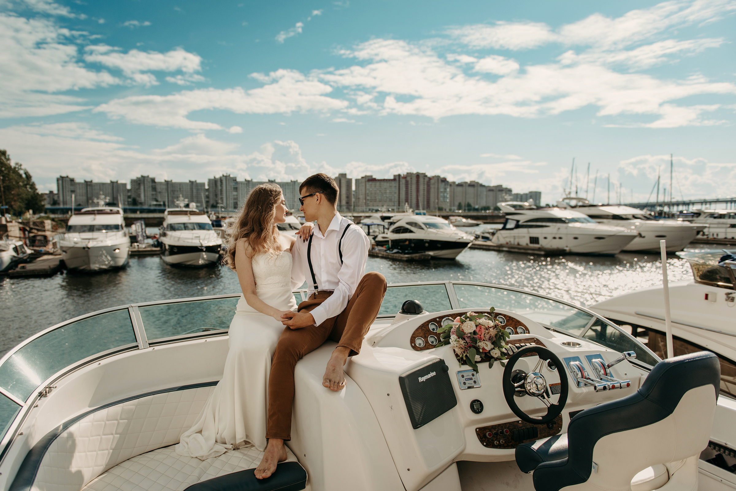фотосъёмка лавстори на яхте, фотосессия для пар, фотосессия на яхте