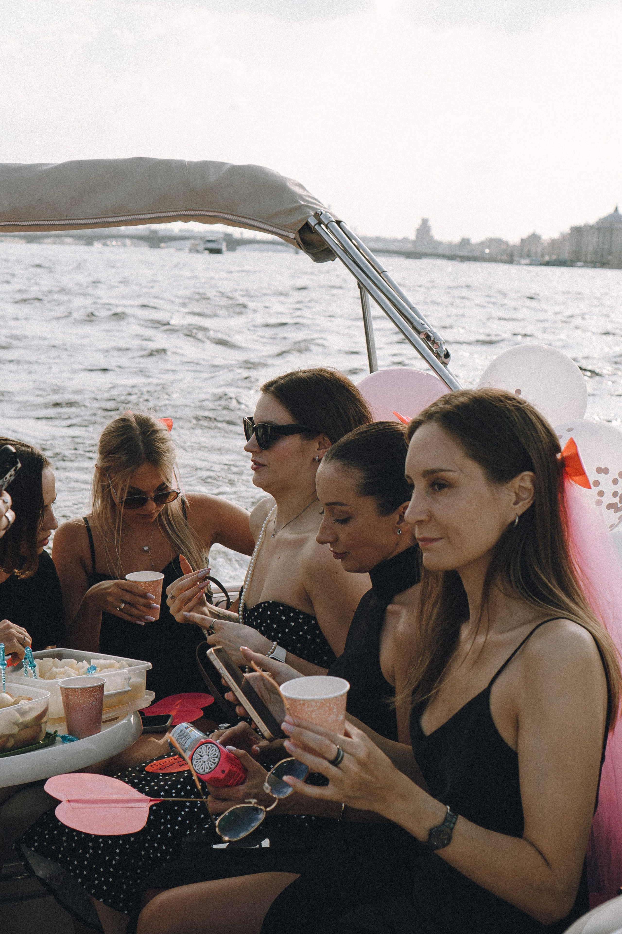 ДЕВИЧНИК НА КАТЕРЕ. Профессиональный фотограф, Санкт-Петербург — Виктория Богомолова