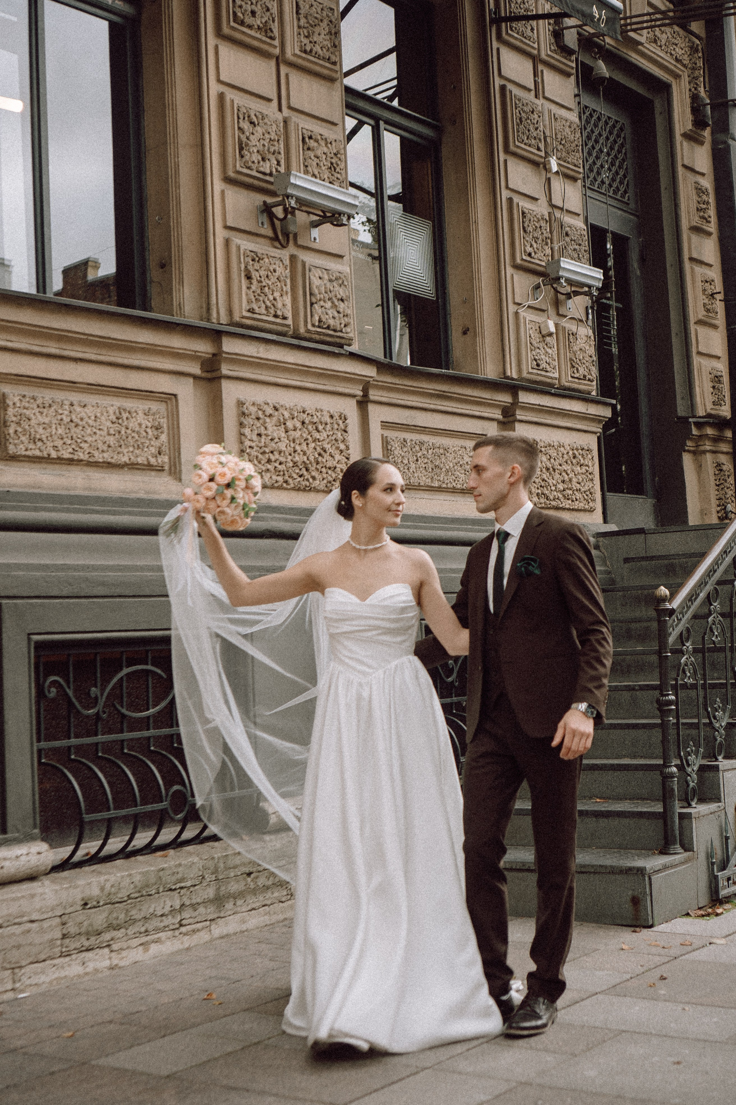 СВАДЕБНАЯ ПРОГУЛКА В САНТК-ПЕТЕРБУРГЕ (ИСАКИЕВСКИЙ СОБОР, ЗИМНЯЯ КАНАВКА, ЭРМИТАЖ И БОЛЬШАЯ МОРСКАЯ УЛИЦА). Профессиональный фотограф, Санкт-Петербург — Виктория Богомолова