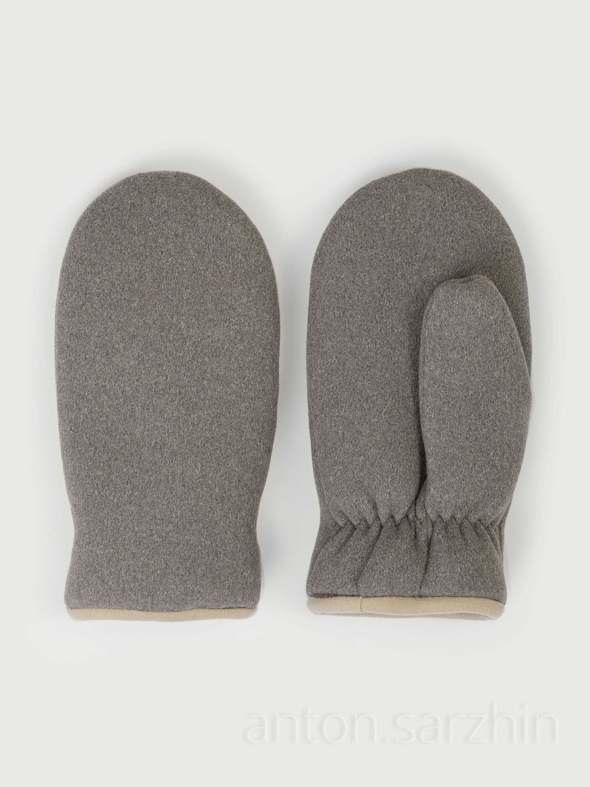 Предметная съемка пары руковиц