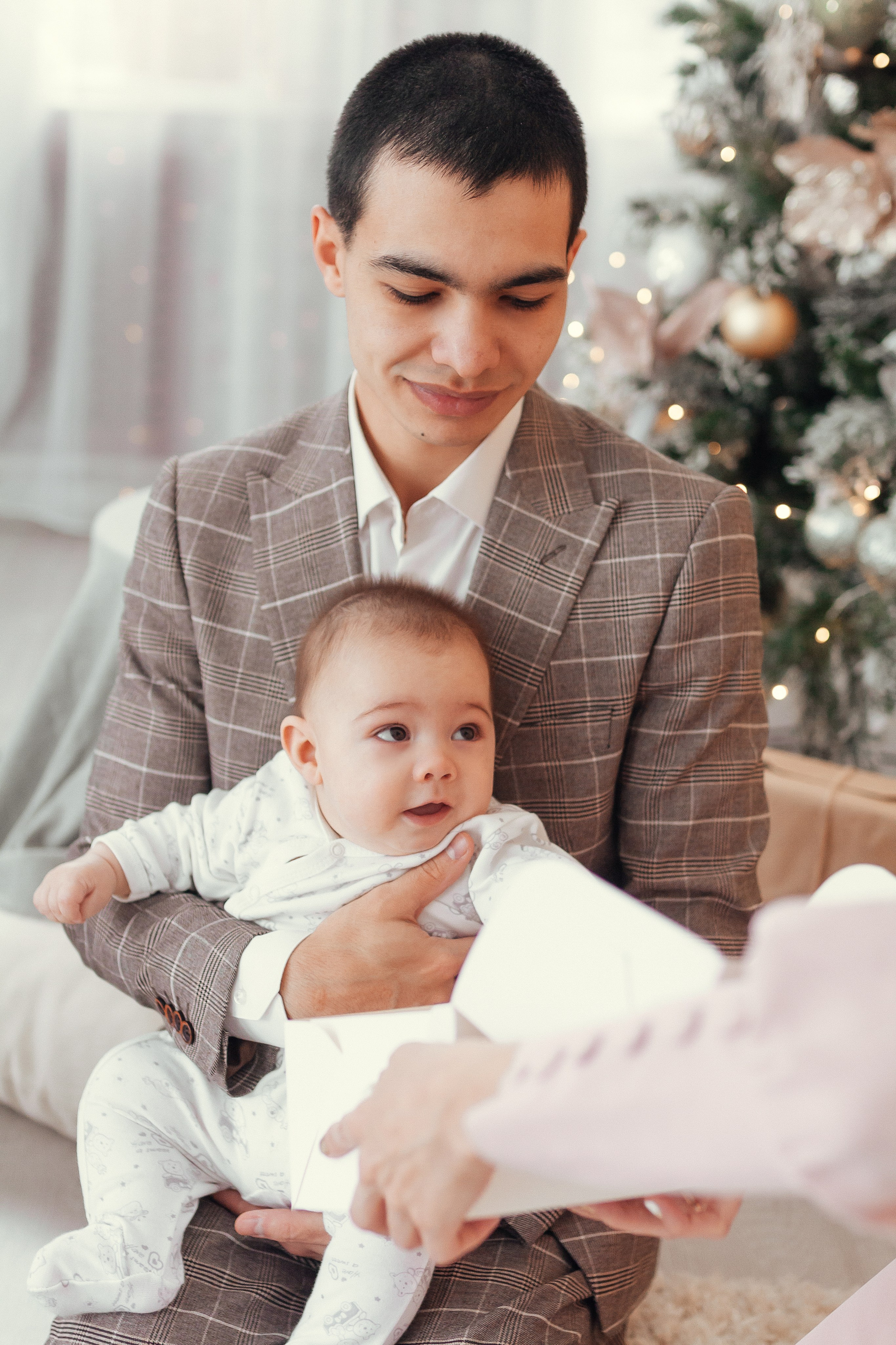 Зиля с семьей. Новогодняя фотосессия в студии. Профессиональный фотограф, Москва |Видное Елена Елизарова