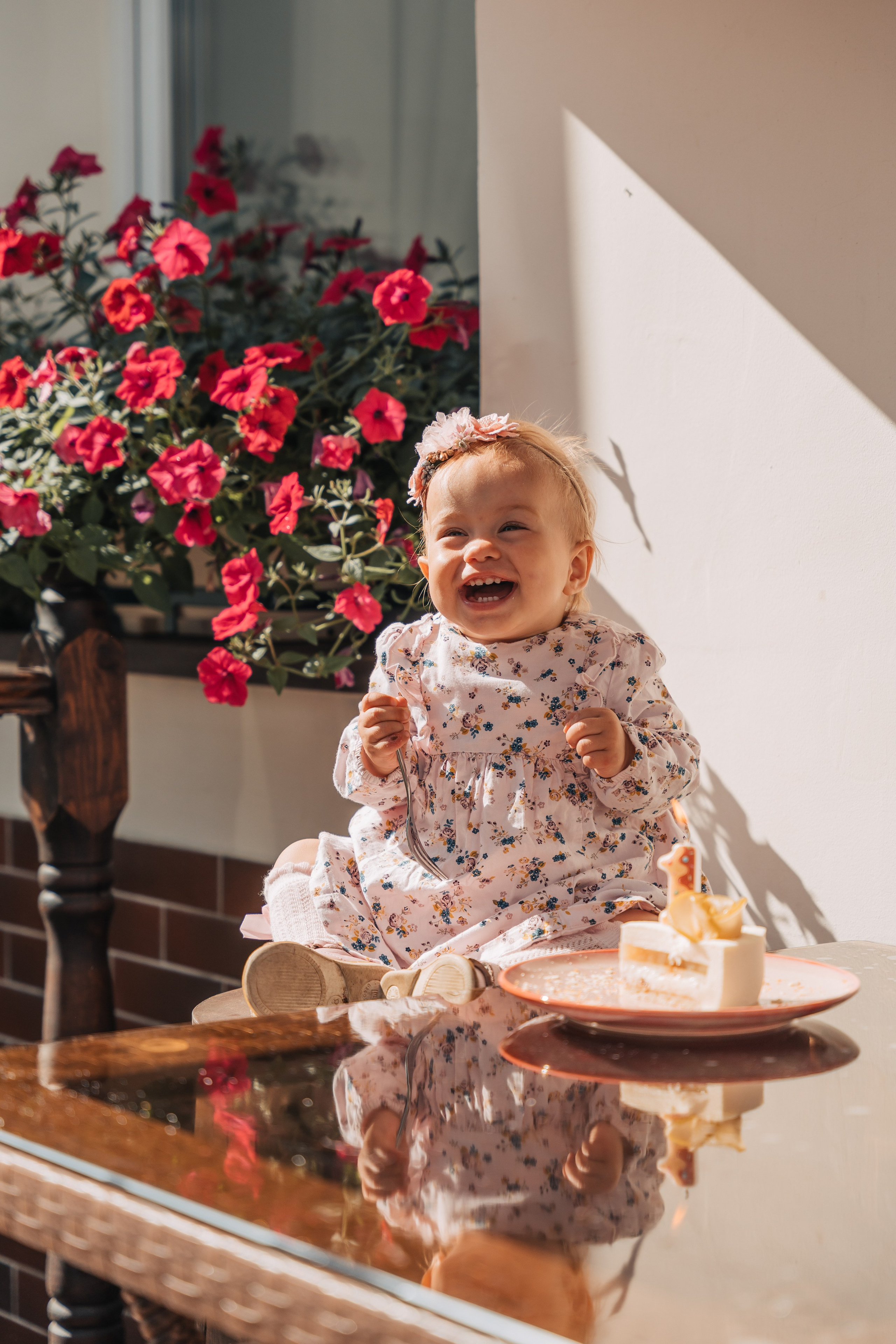 Капитолина и ее 1 годик в прекрасном закате