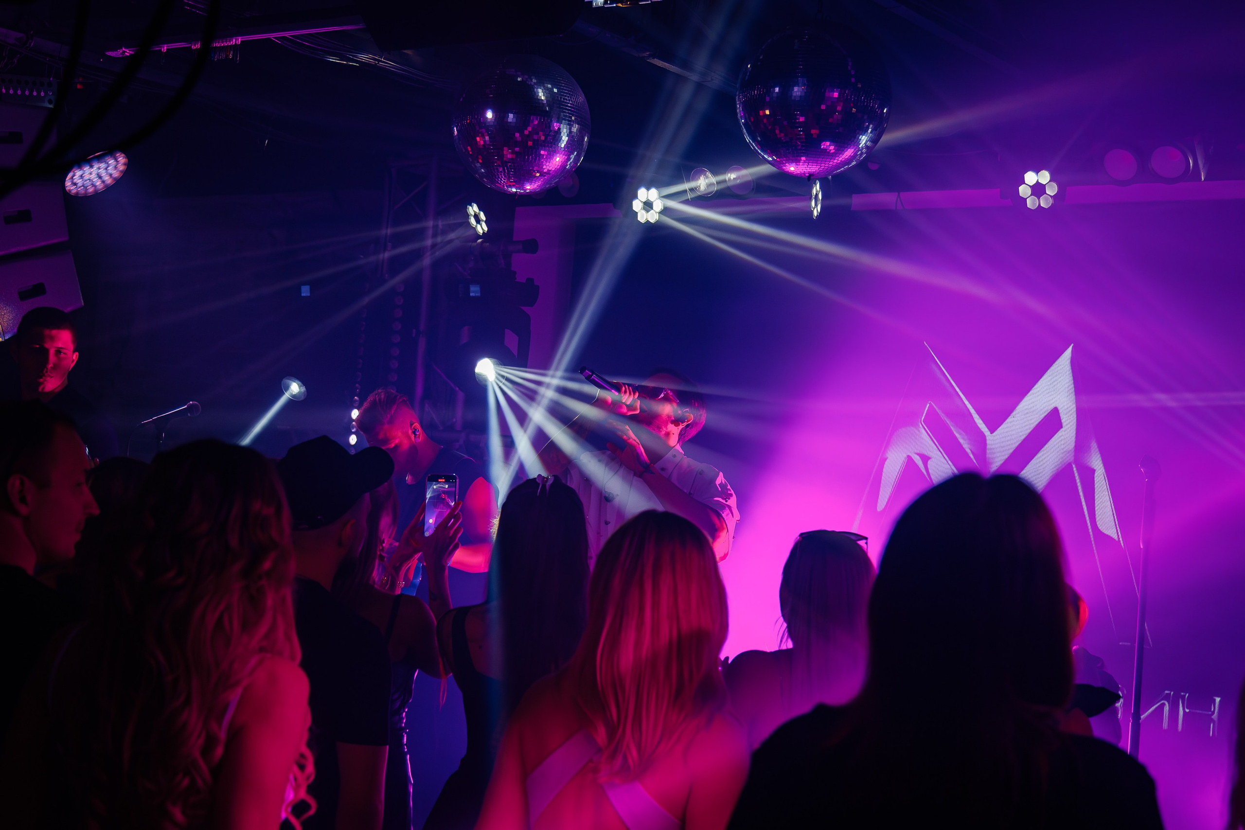 «МИША МАРВИН"_Чайка на пляже_Ялта_14.06.2025. Аминов Руслан | Фотограф