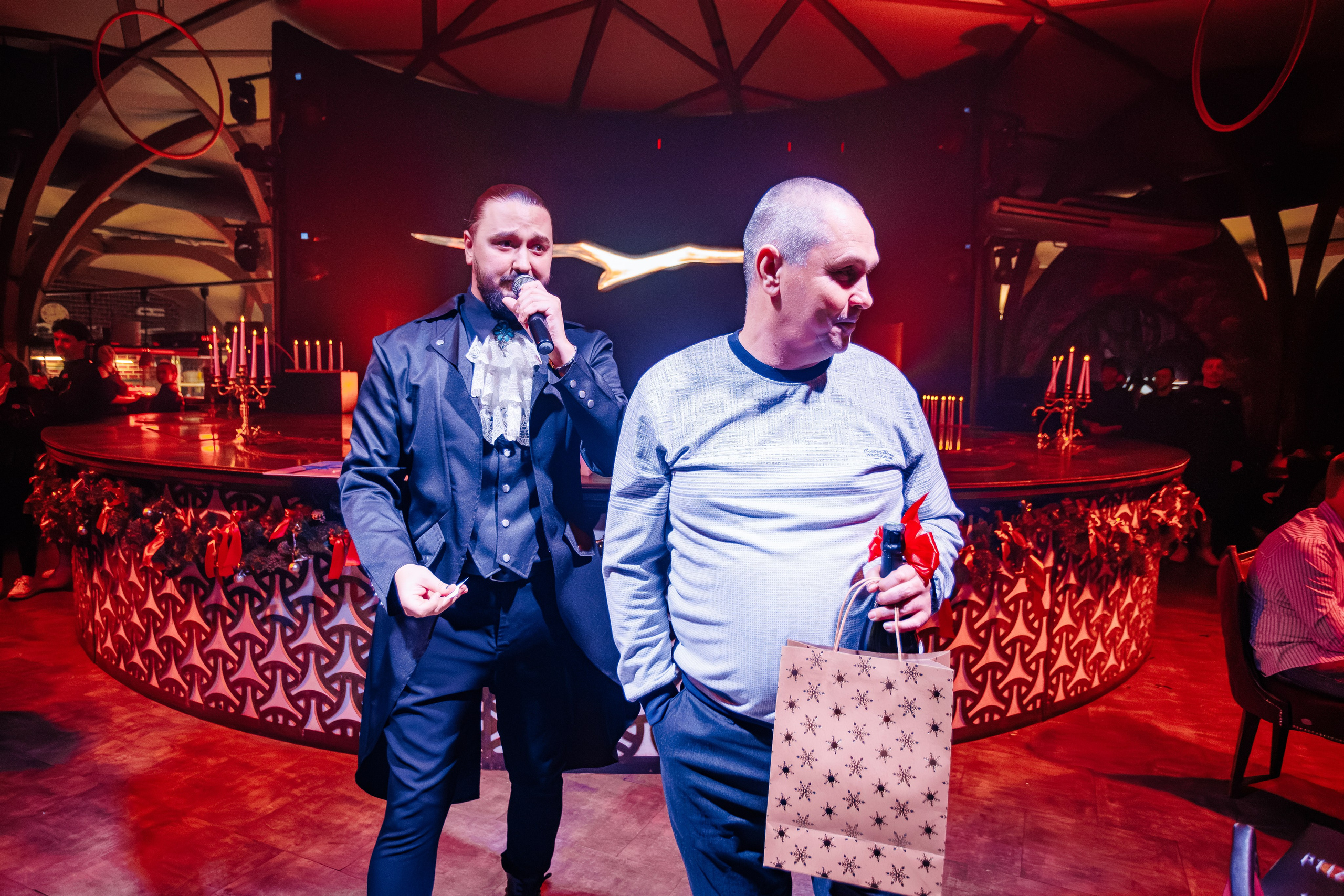 Новогодняя шоу-программа «MAGIC TIME» в PTIZZA BAR_Ялта_31.12.2025. Аминов Руслан | Фотограф