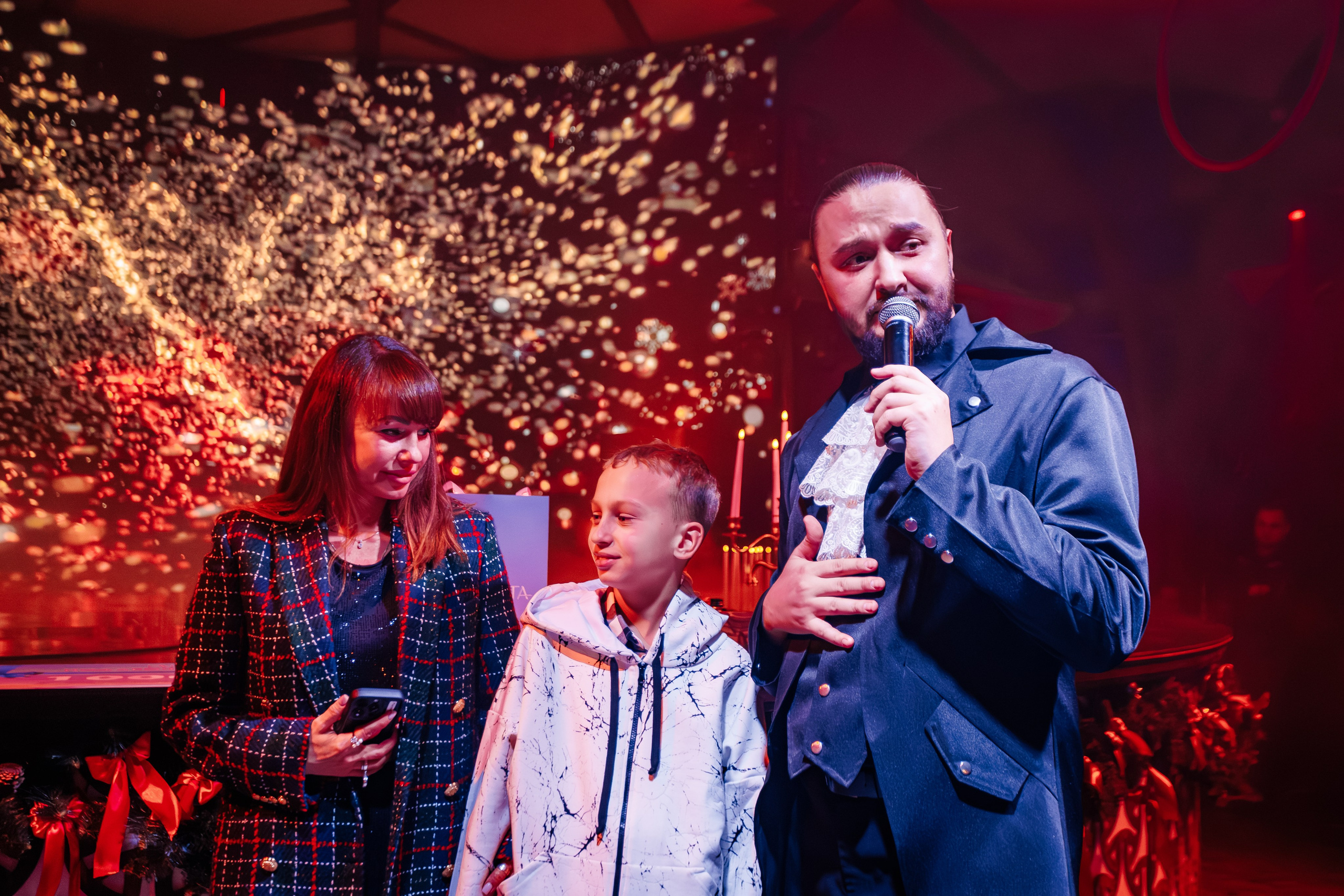 Новогодняя шоу-программа «MAGIC TIME» в PTIZZA BAR_Ялта_31.12.2025. Аминов Руслан | Фотограф