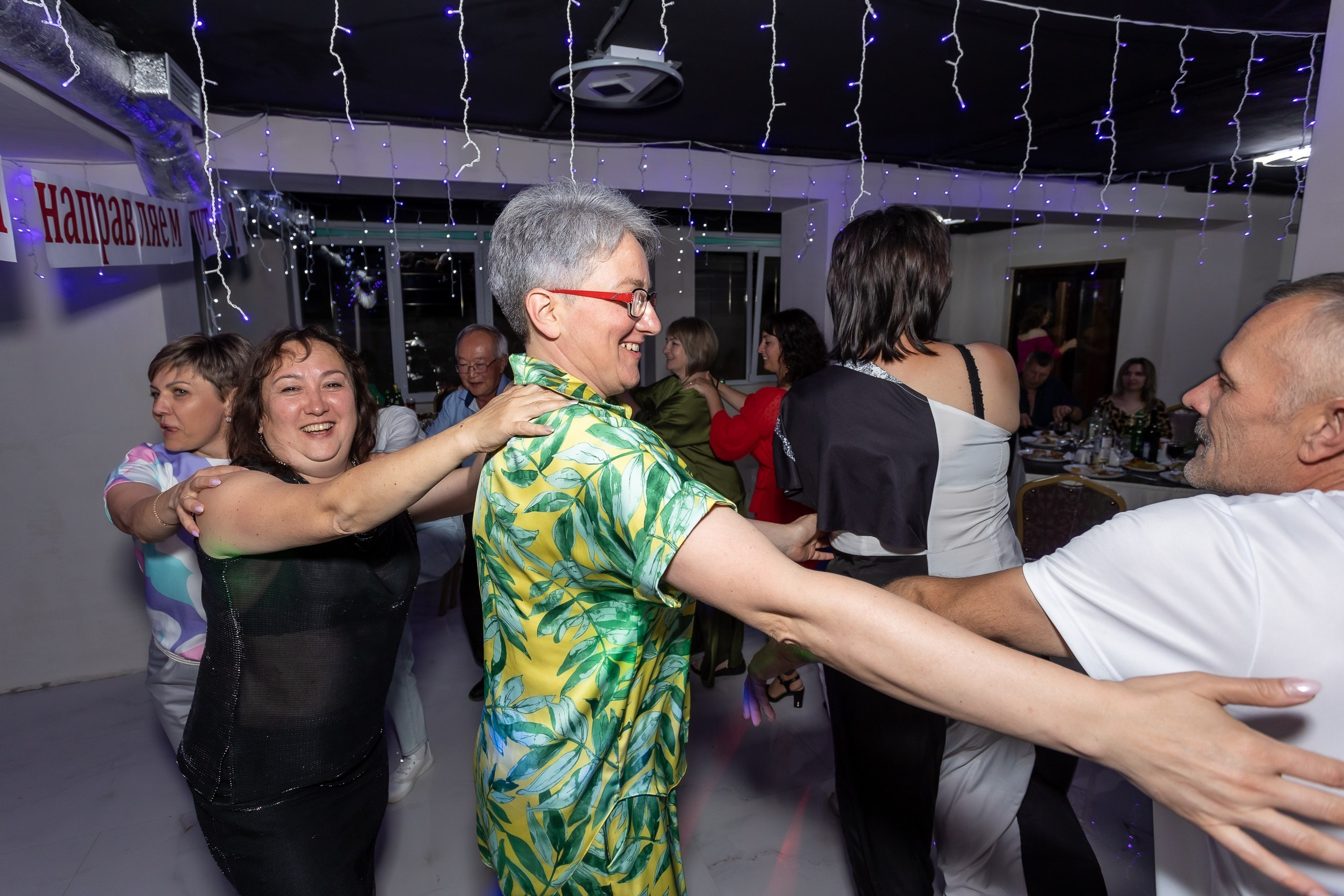 Вручение аттестата и выпускной вечер. Выпускные альбомы Майкоп, Краснодар Елена Золотарева