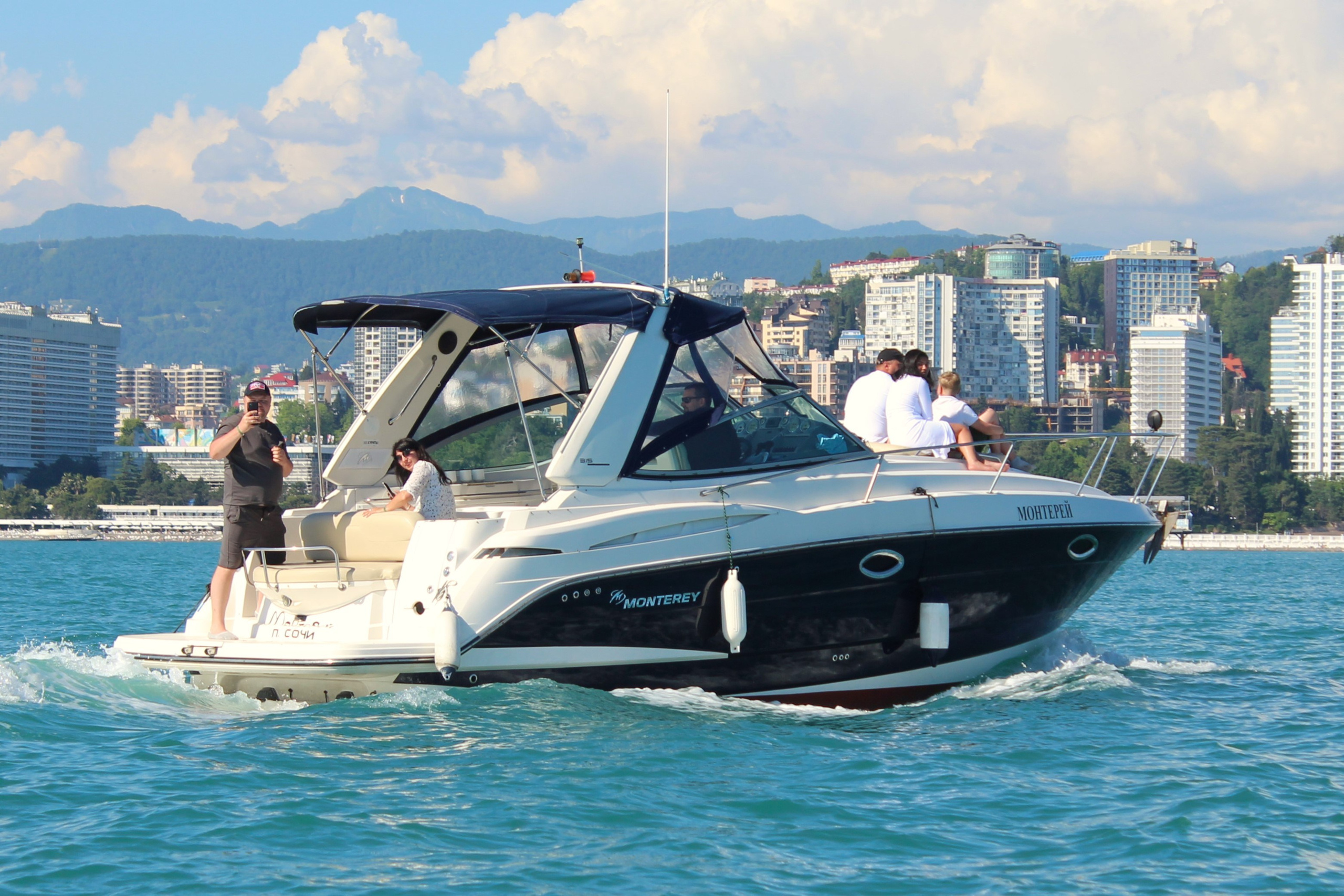 Катер Монтерей Аренда Яхты в Сочи Яхтанаморе YACHTNAMORE