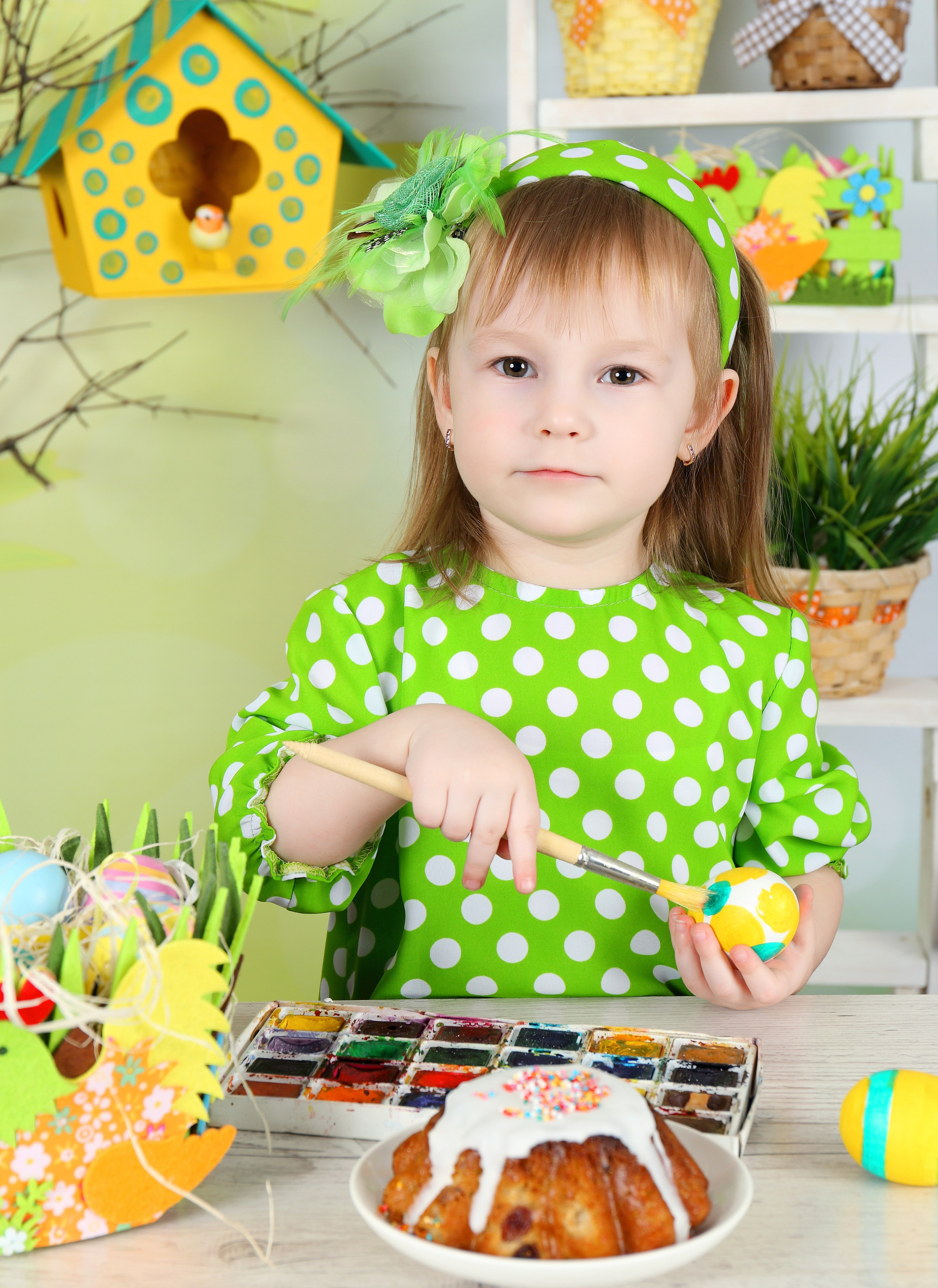 Красим яйца. Детская выездная фотостудия