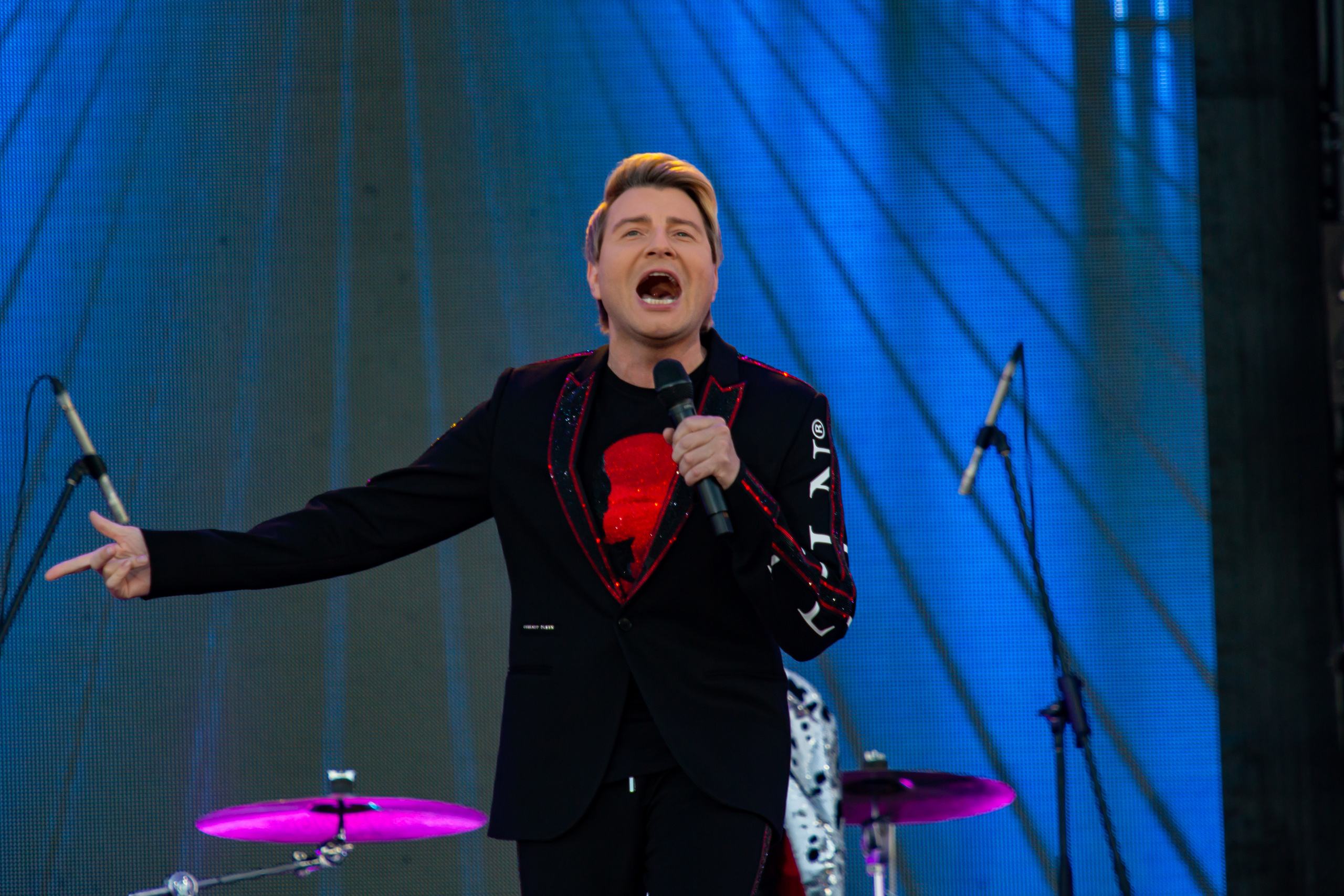 Фоторепортаж Николай Басков на фестивале Live&Drive в Лужниках 25 июля 2020