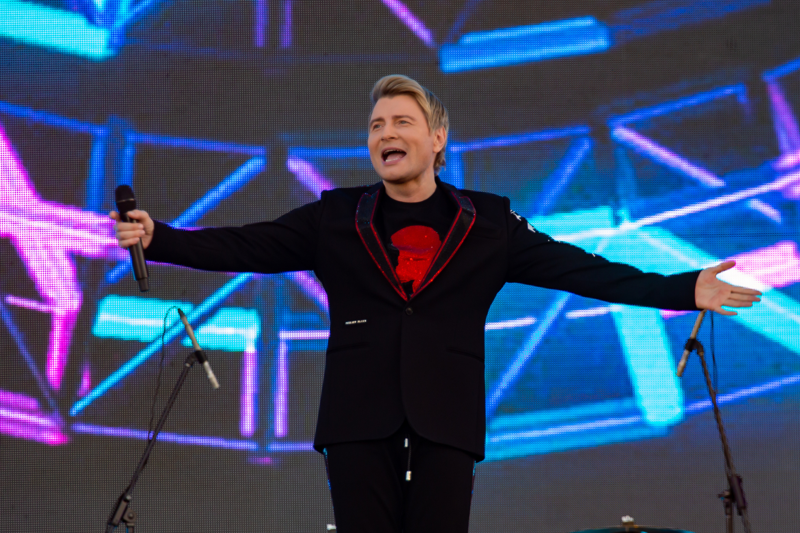 Фоторепортаж Николай Басков на фестивале Live&Drive в Лужниках 25 июля 2020