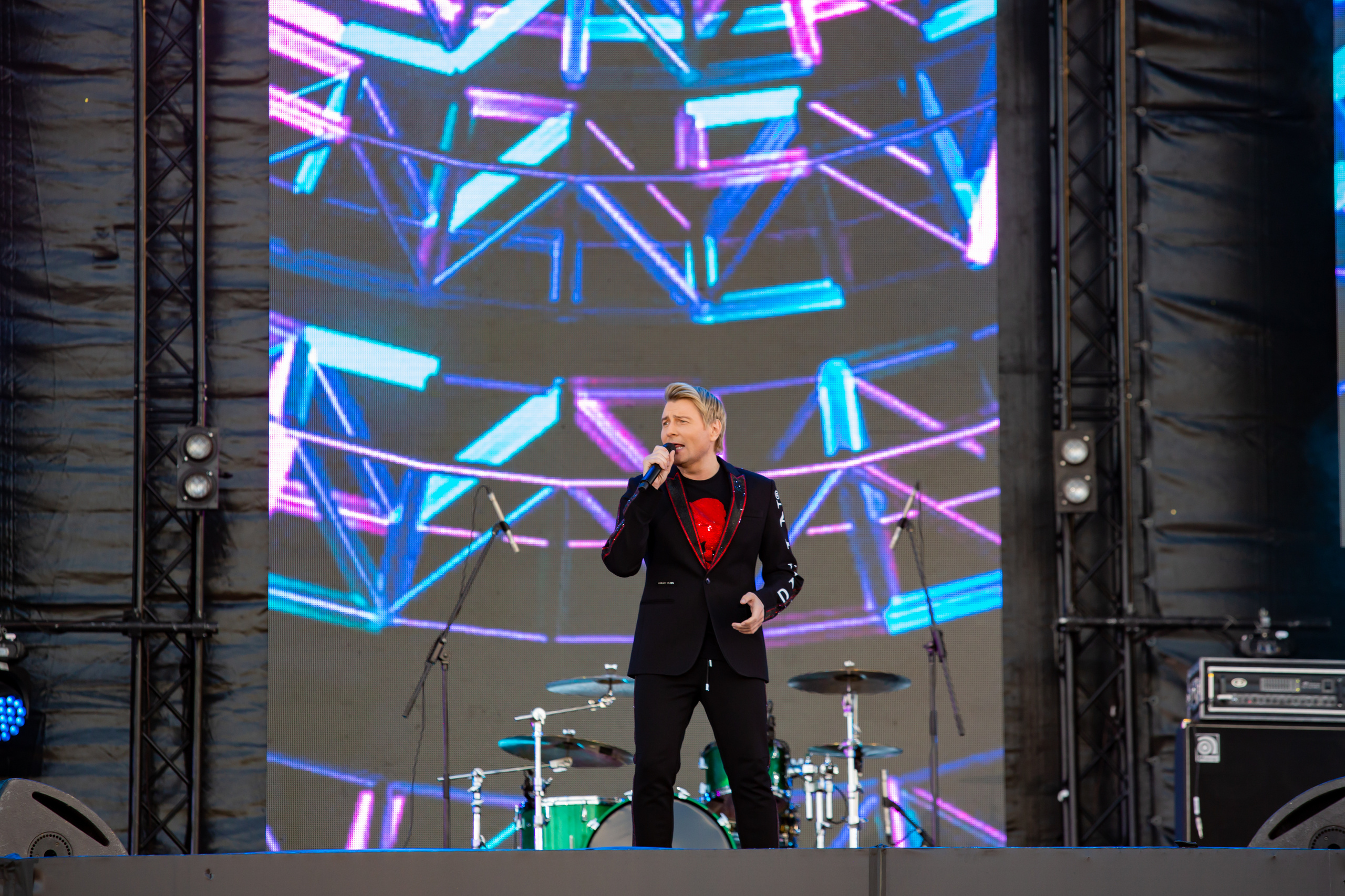 Фоторепортаж Николай Басков на фестивале Live&Drive в Лужниках 25 июля 2020