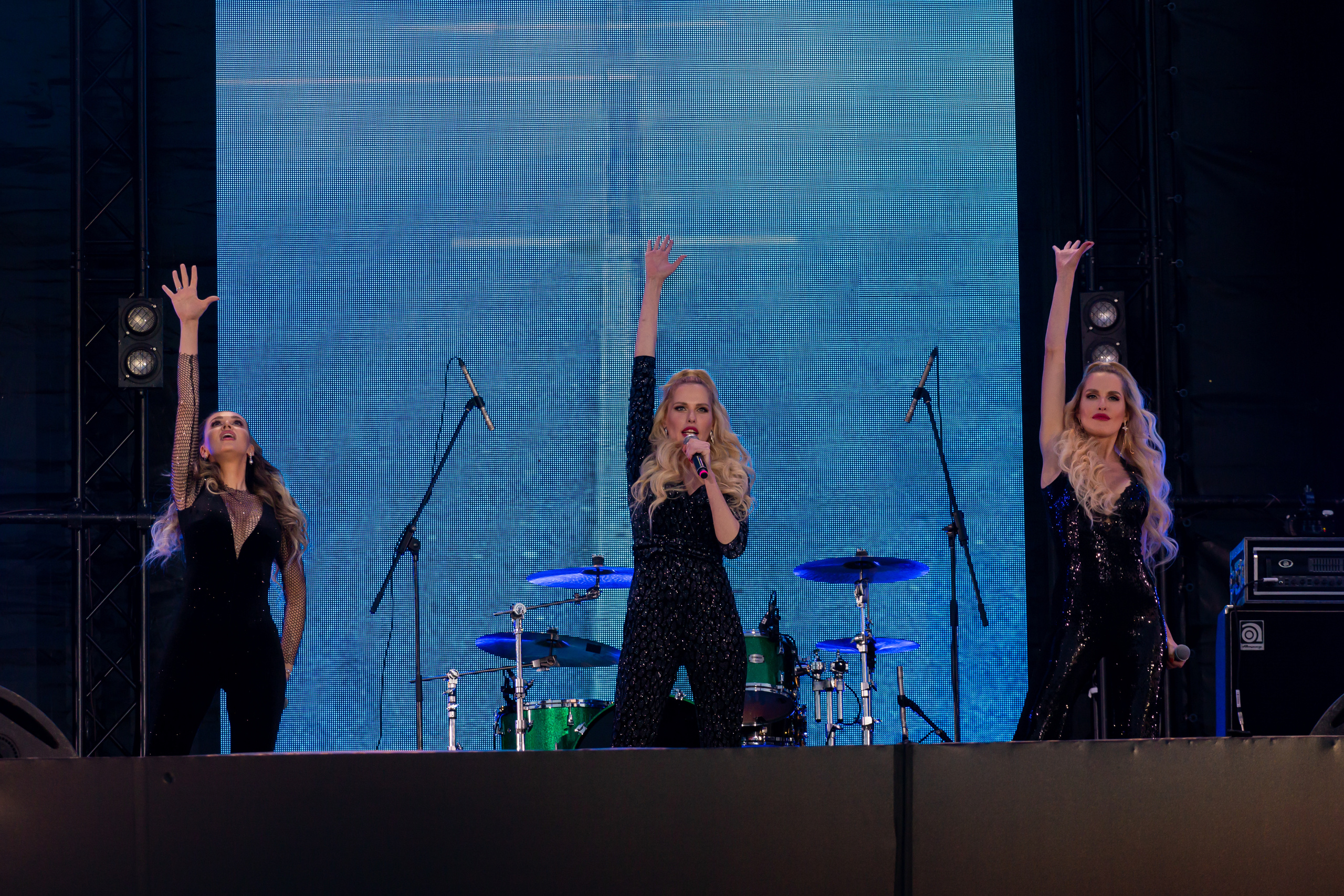 Фоторепортаж Queens на фестивале Live&Drive в Лужниках 25 июля 2020