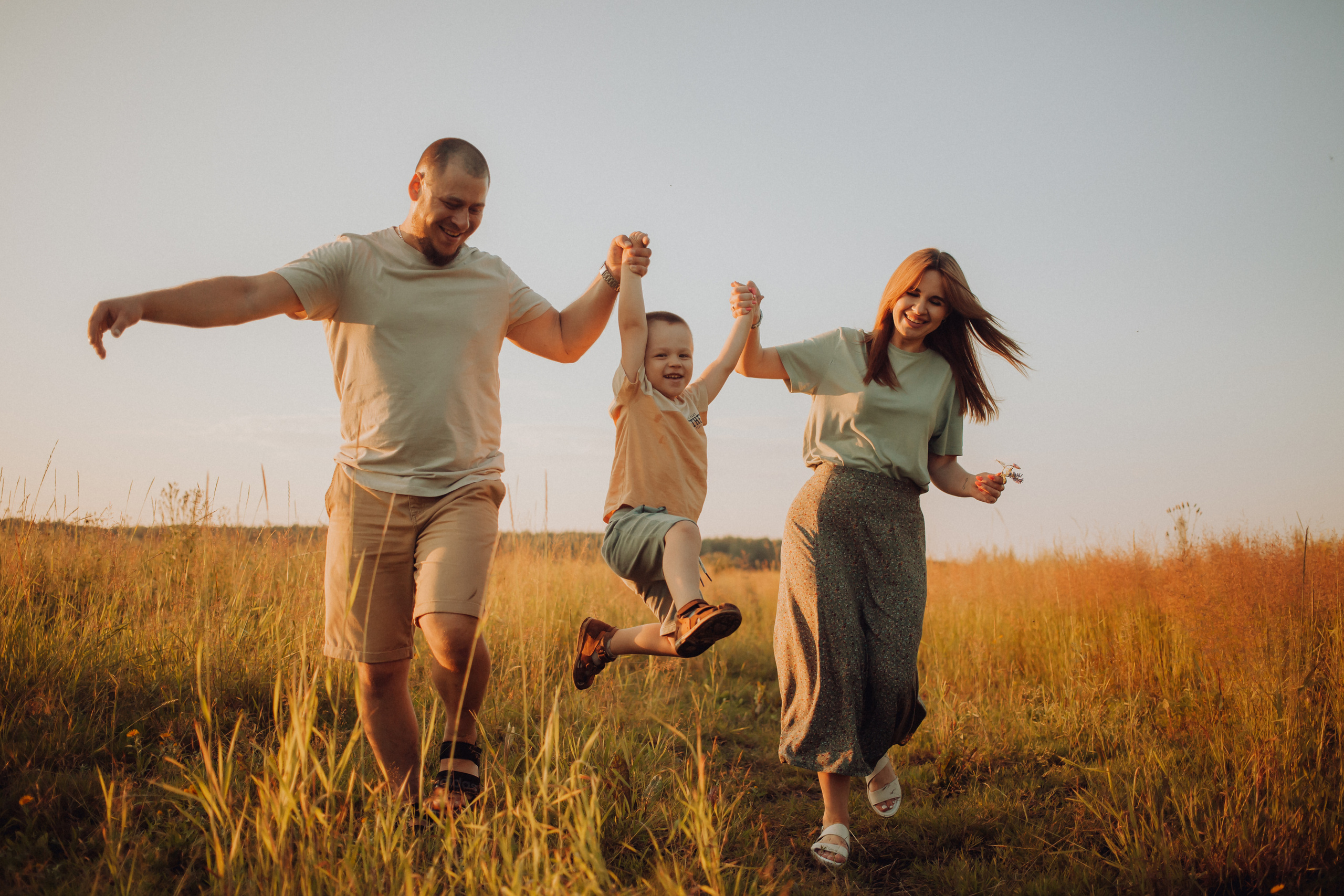 Встречая закат. Семейный фотограф Тюмень Ксения Дереглазова