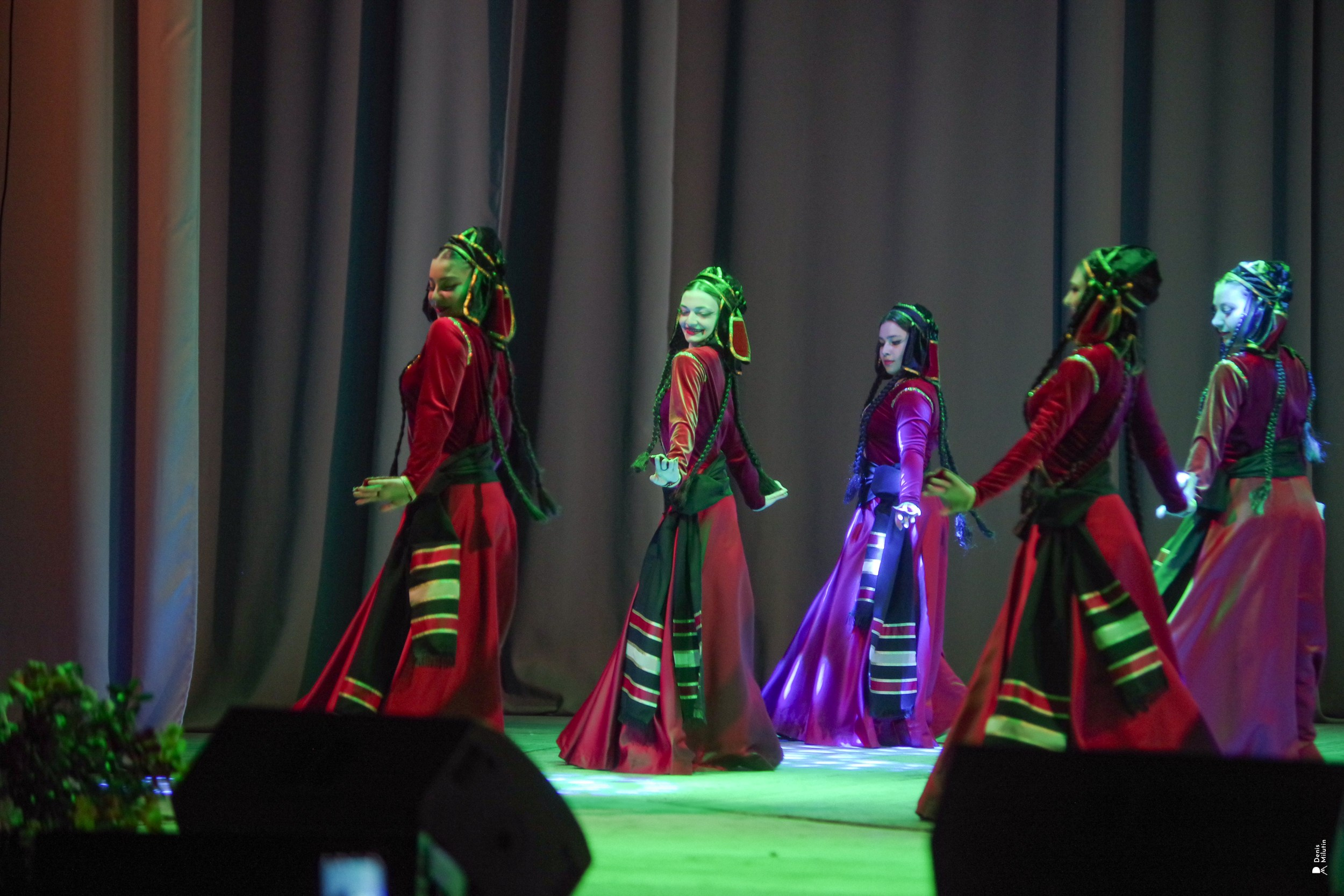 Танцы в Хоби. Портретный фотограф Денис Милютин