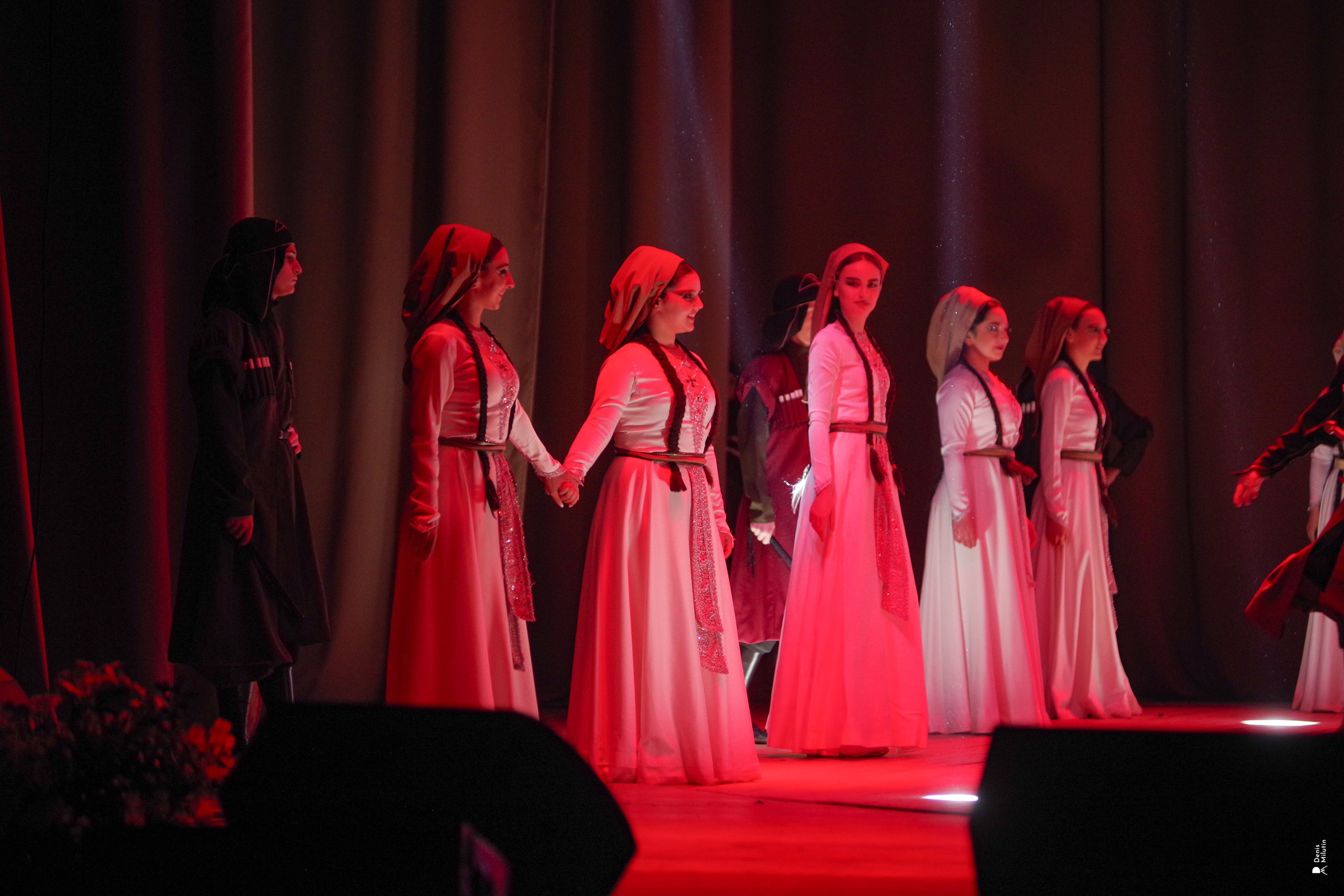 Танцы в Хоби. Портретный фотограф Денис Милютин