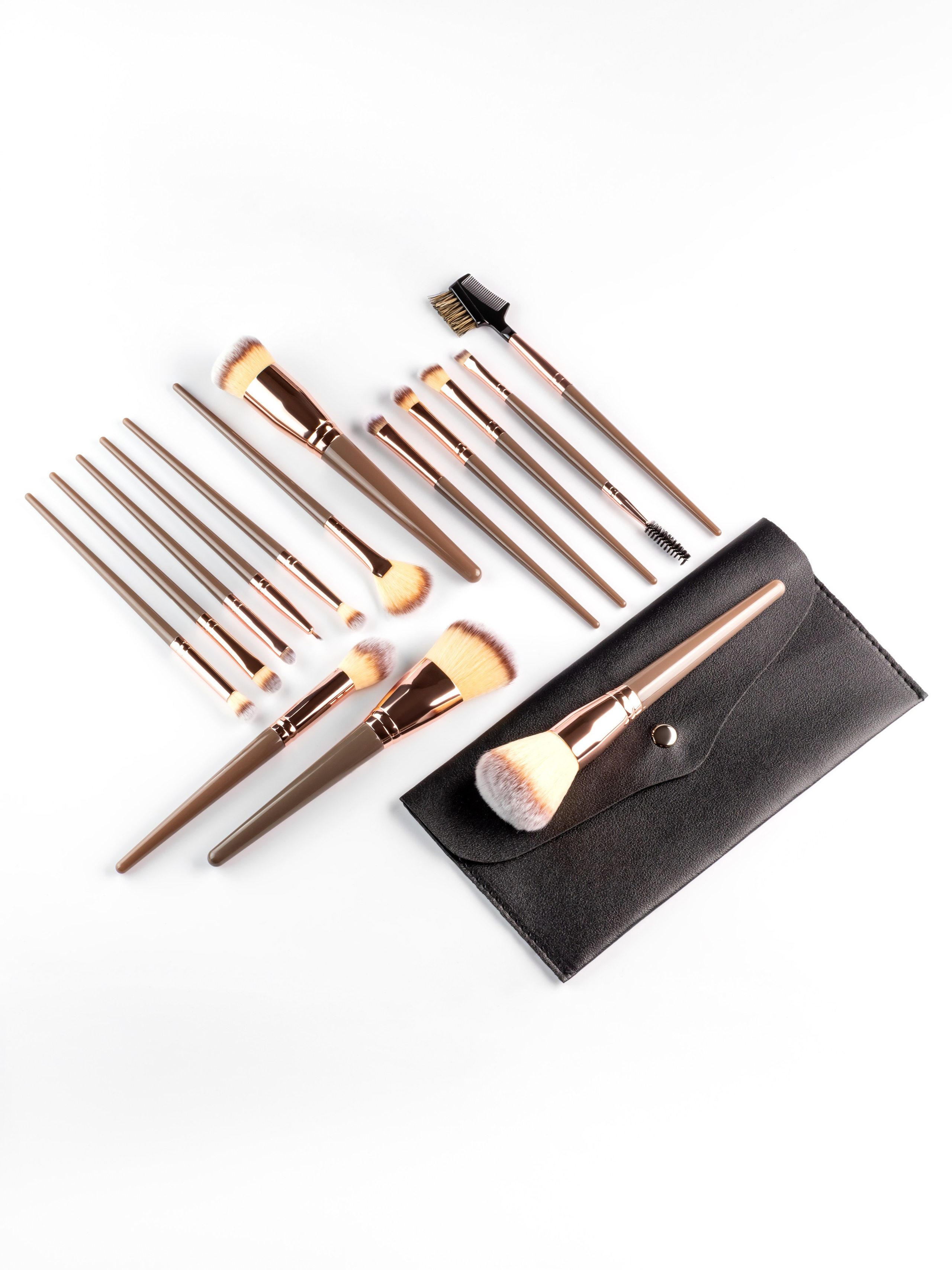 КИСТИ ДЛЯ МАКИЯЖА. Предметная фотосъемка в г. Москва PREDMETKASTUDIO