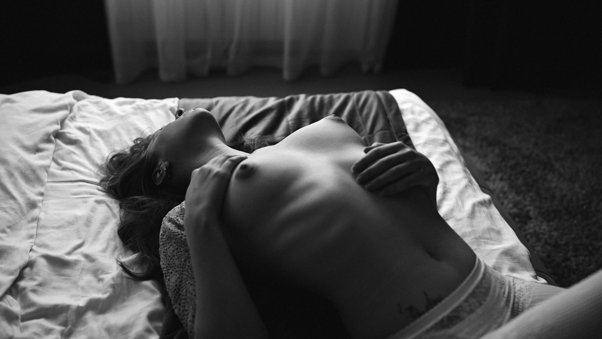 Творческая НЮ съемка с моделью Gentle Beast (18+)