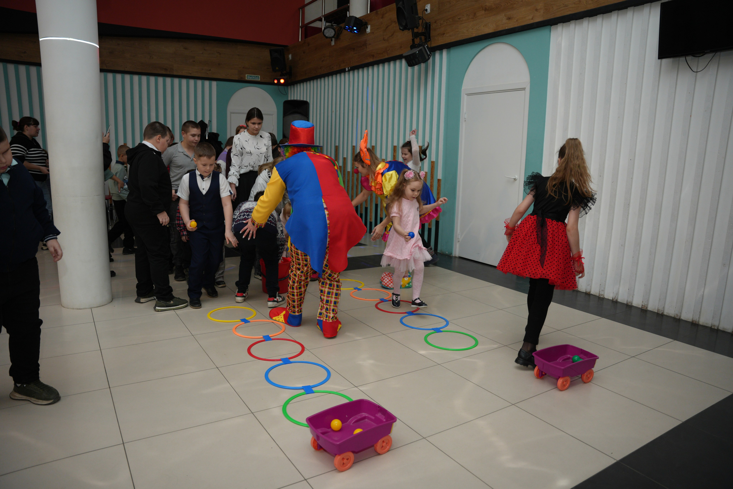 Социально —благотворительная акция «Ты в этом мире не один», посвященная Международному дню инвалидов. ВЫПУСКНЫЕ АЛЬБОМЫ, Школьный фотограф, семейный и свадебный в Саратове и области Ольга Плаксина