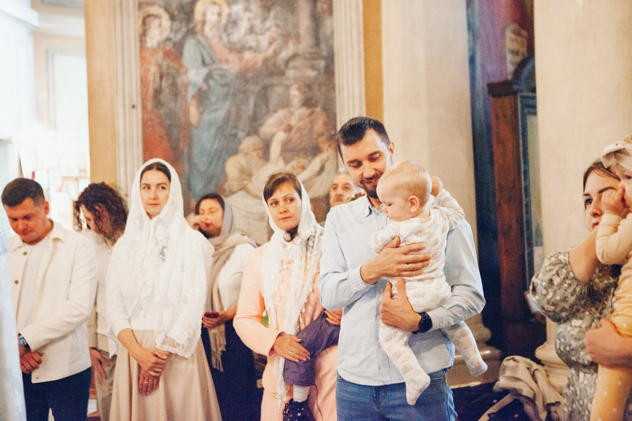 Крещение ребенка в церкви. Фотограф Ольга Ефремова