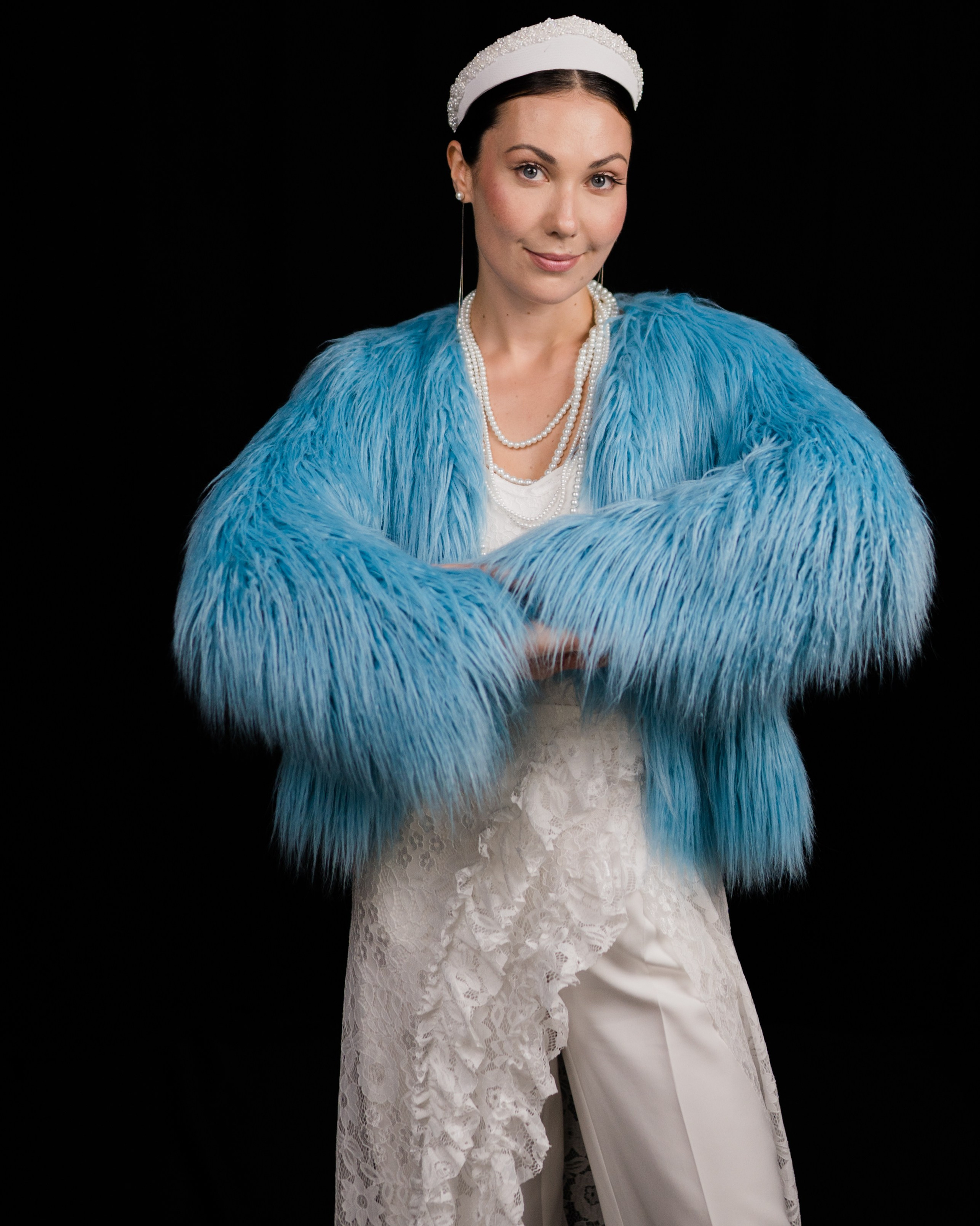 Образ для ведущей мероприятий «Современная снегурочка». Стилист медийных личностей