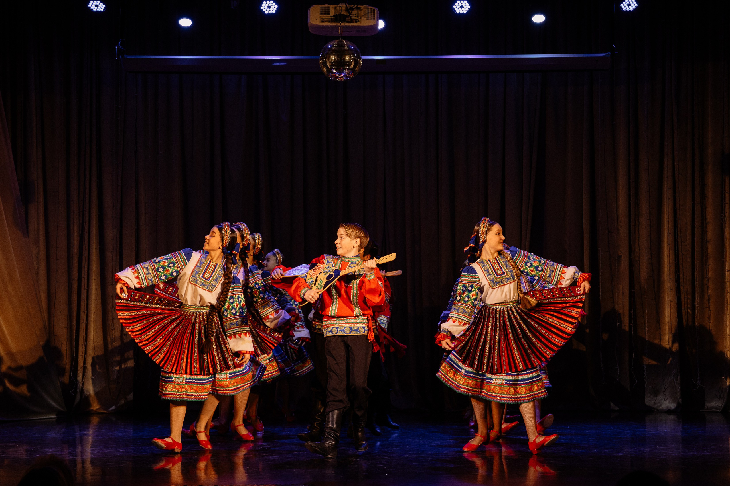 Сибирские узоры ДК Ефремова. Фотограф Юлия Мальцева