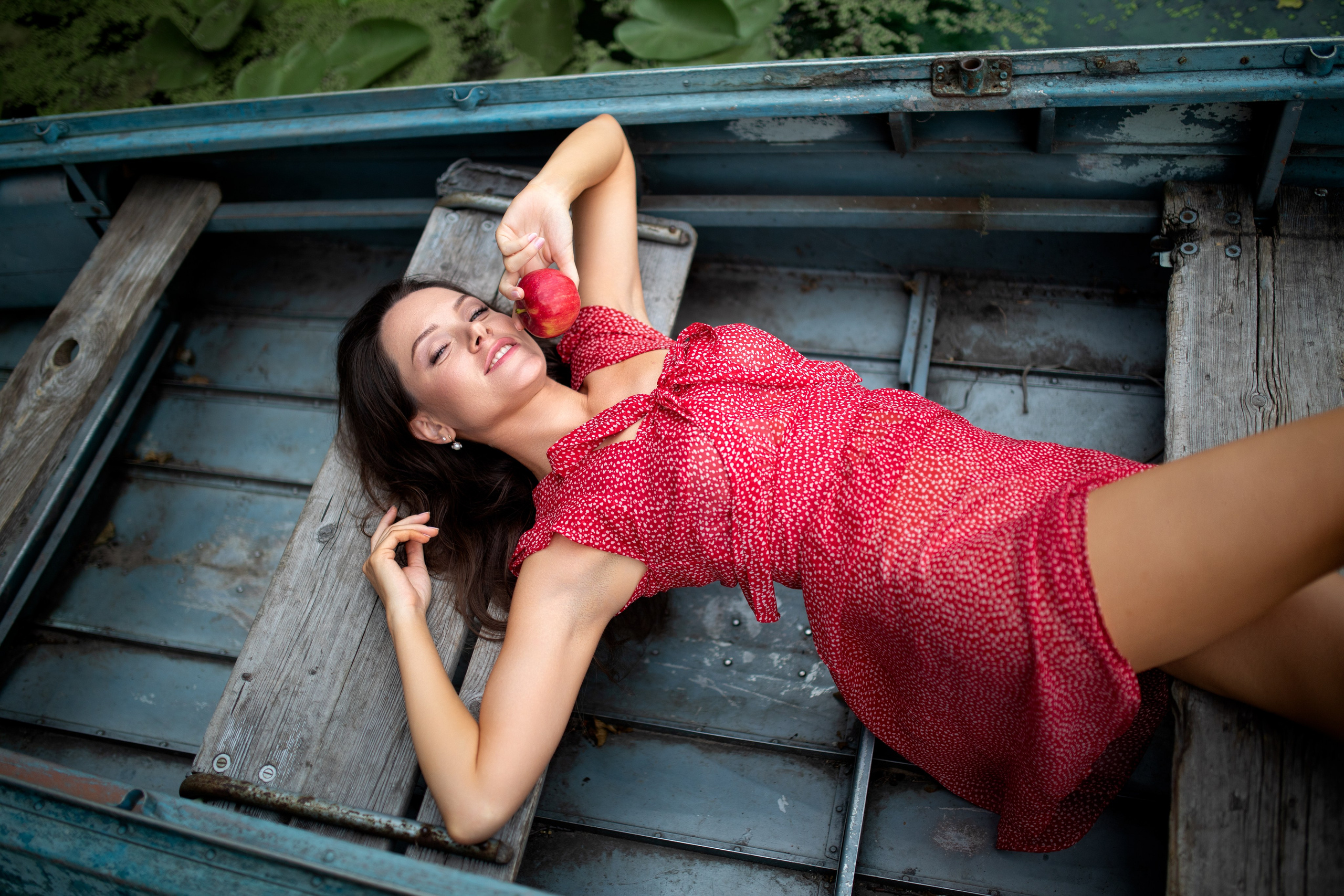 Съемка с Екатериной на рассвете на берегу реки