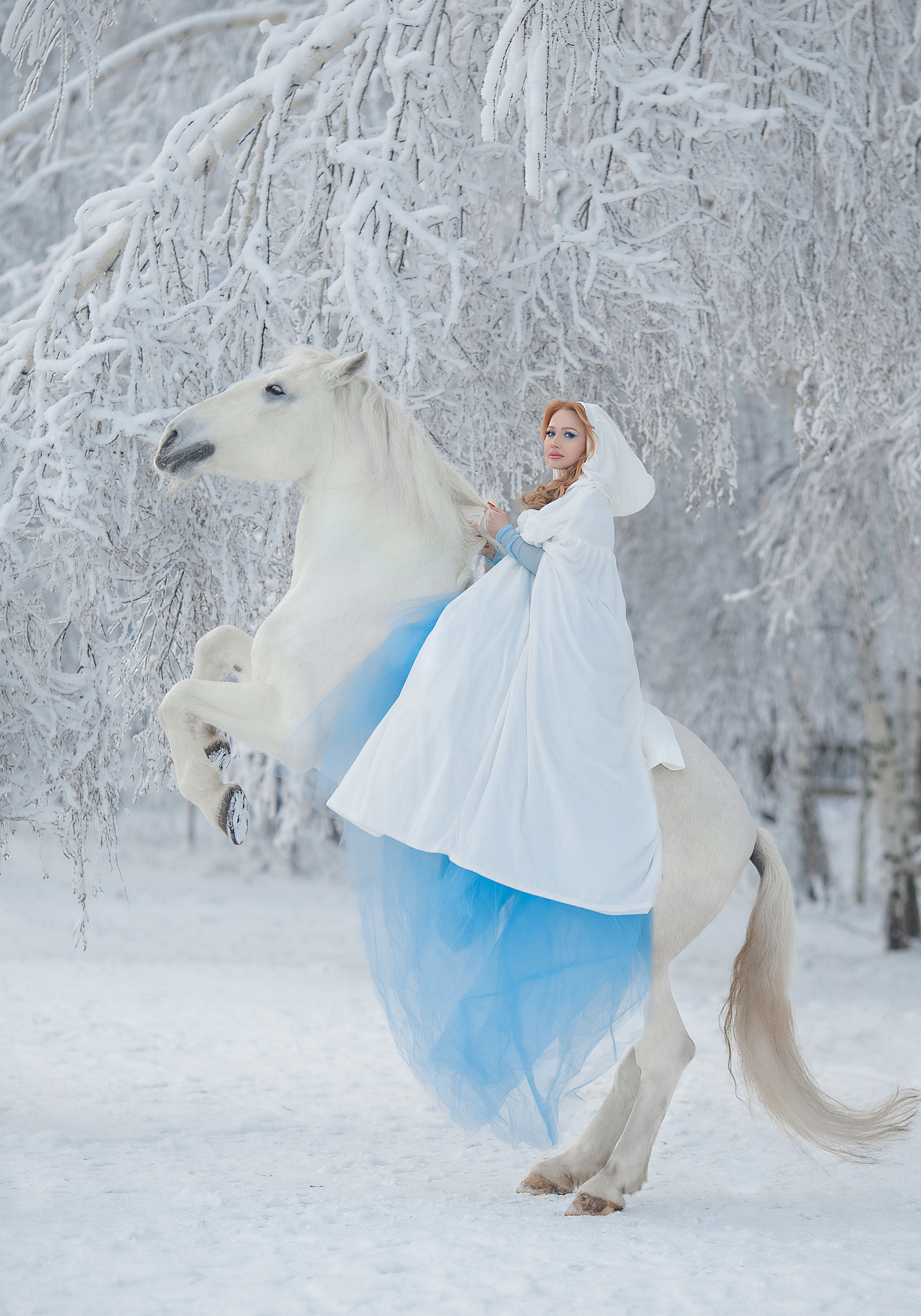 Голубая юбка из фатина (размер до 48го) и топ (размер до 46го). Фотосессия с лошадьми в Нижнем Новгороде