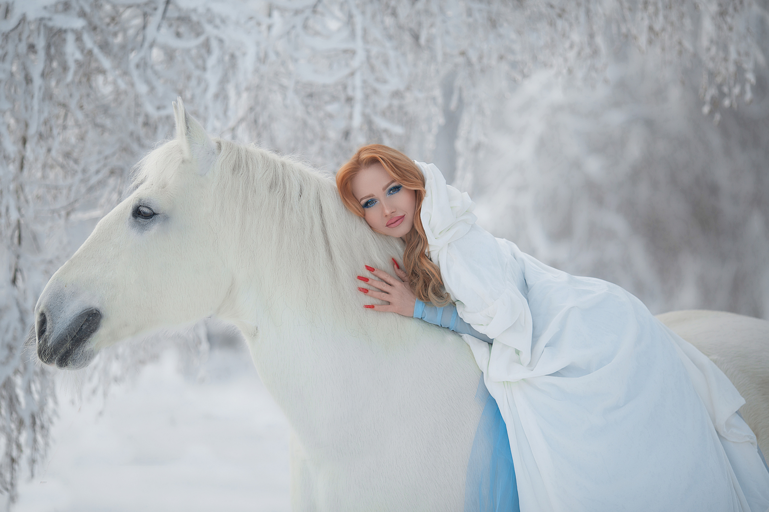 Голубая юбка из фатина (размер до 48го) и топ (размер до 46го). Фотосессия с лошадьми в Нижнем Новгороде