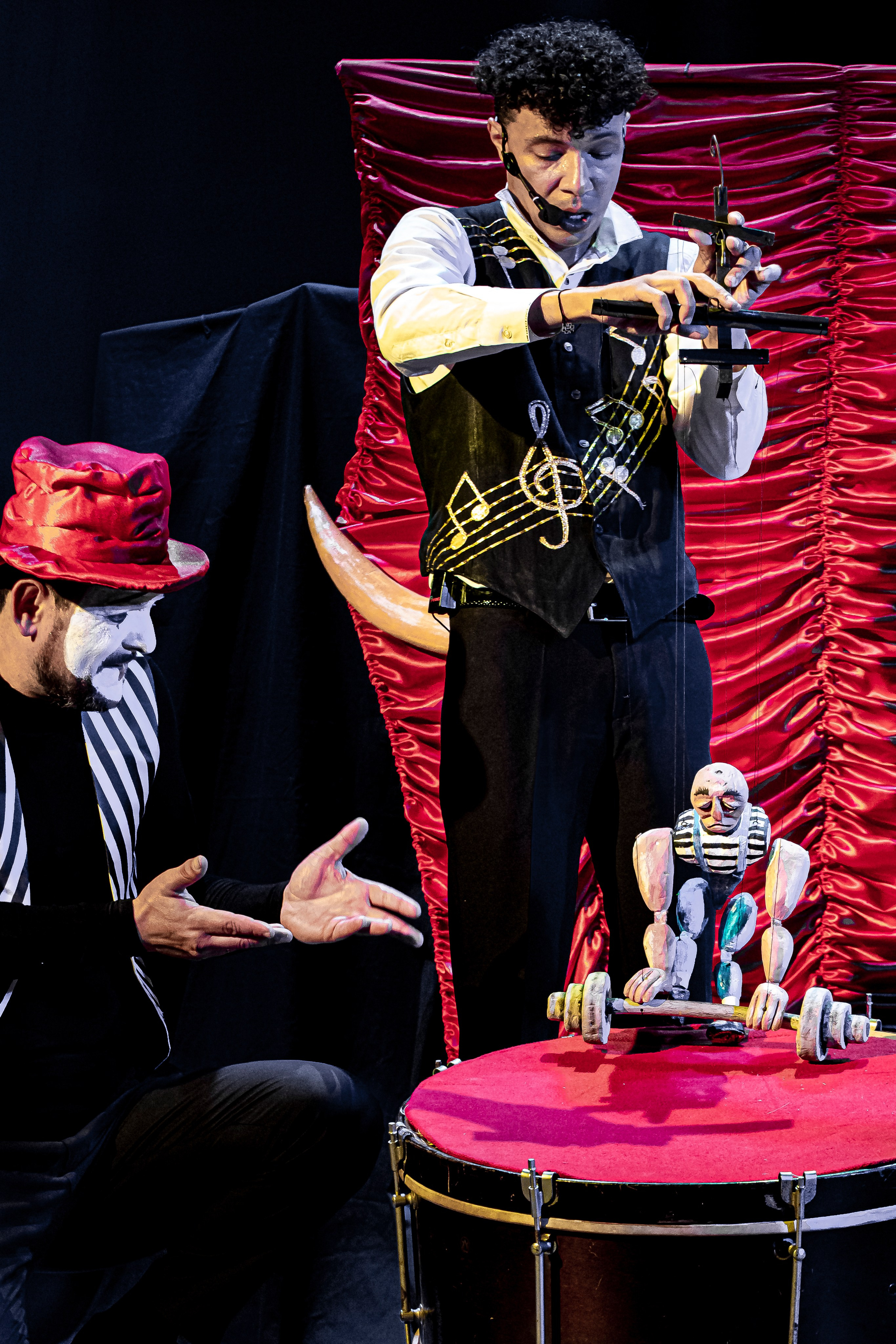 Цирк из Саквояжа спектакль театра САКВОЯЖ. Фотограф в Сочи Юрий Шептаев