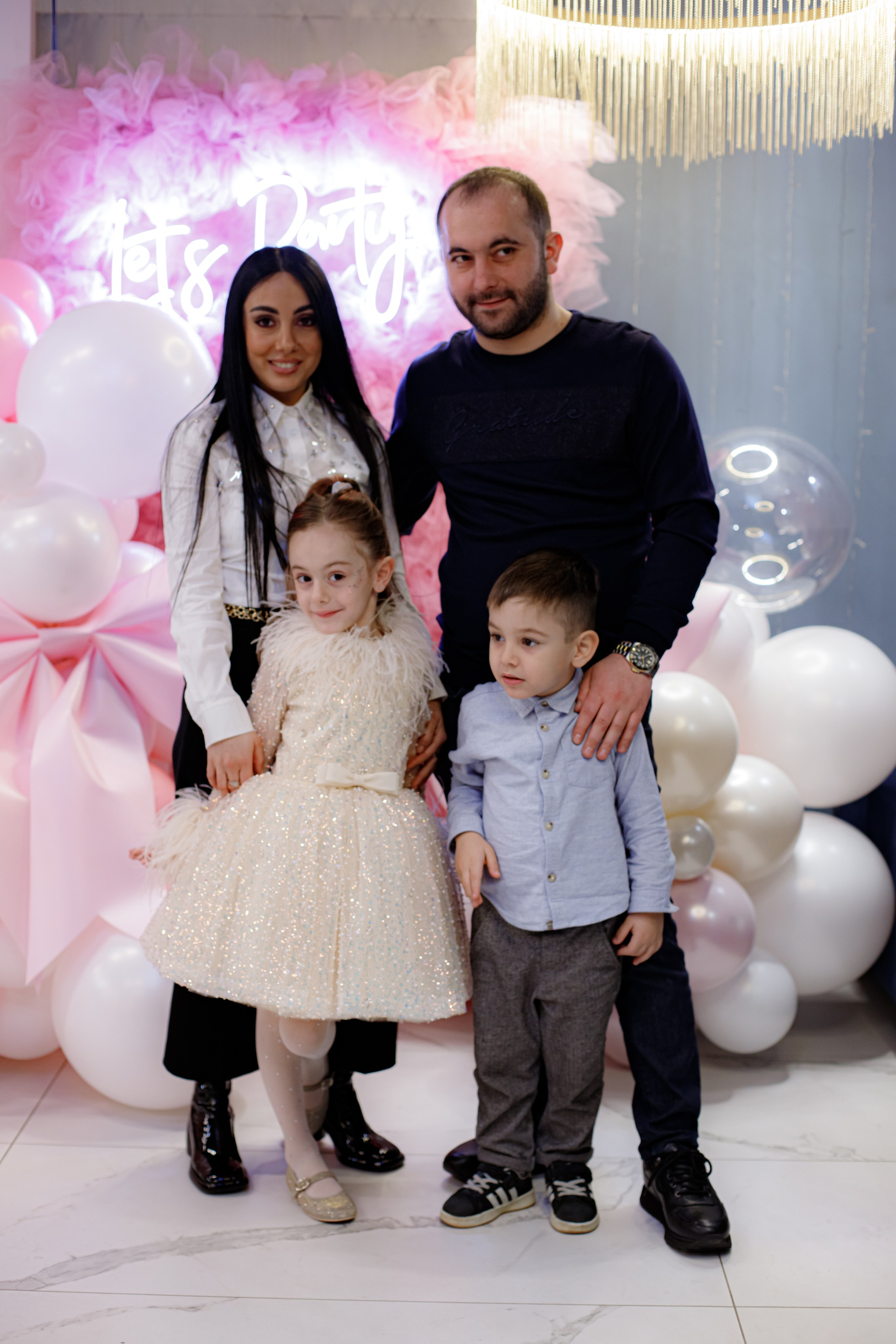 ASIA'S BIRTHDAY PARTY. Photokarish