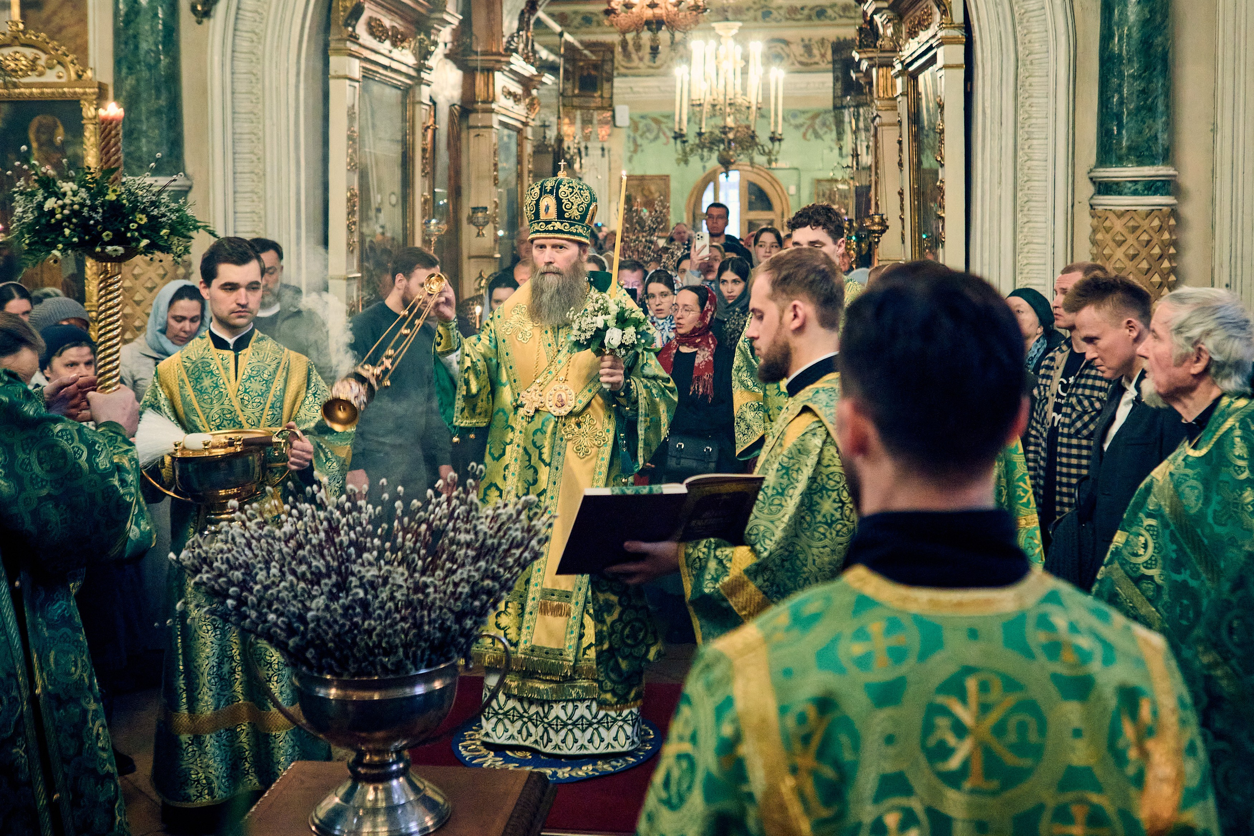 На всенощном бдении под Неделю ваий. DMITRY MOISEENKO — фотограф, художник, топ-стилист