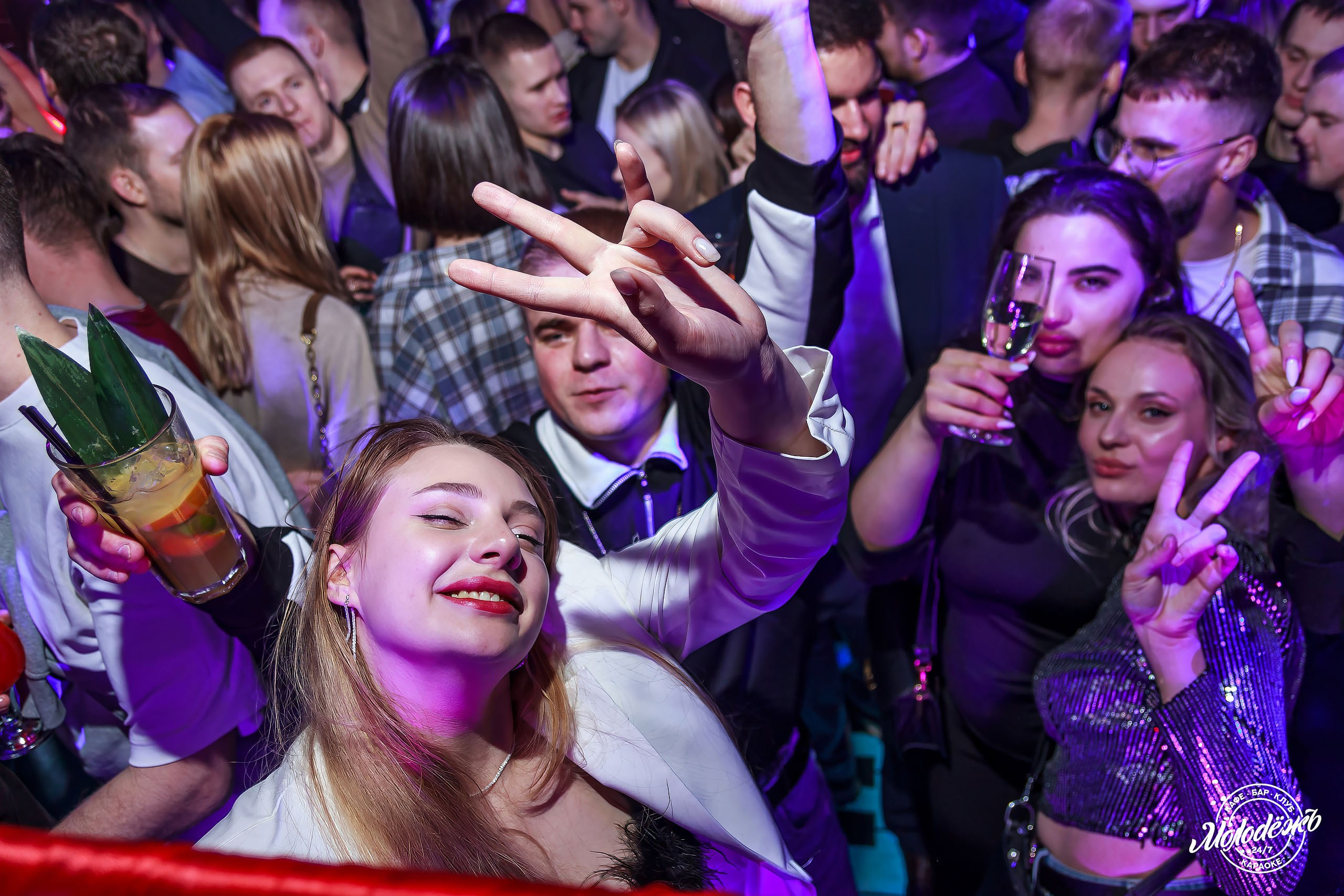 Клуб Молодёжь лучшее. Контакты