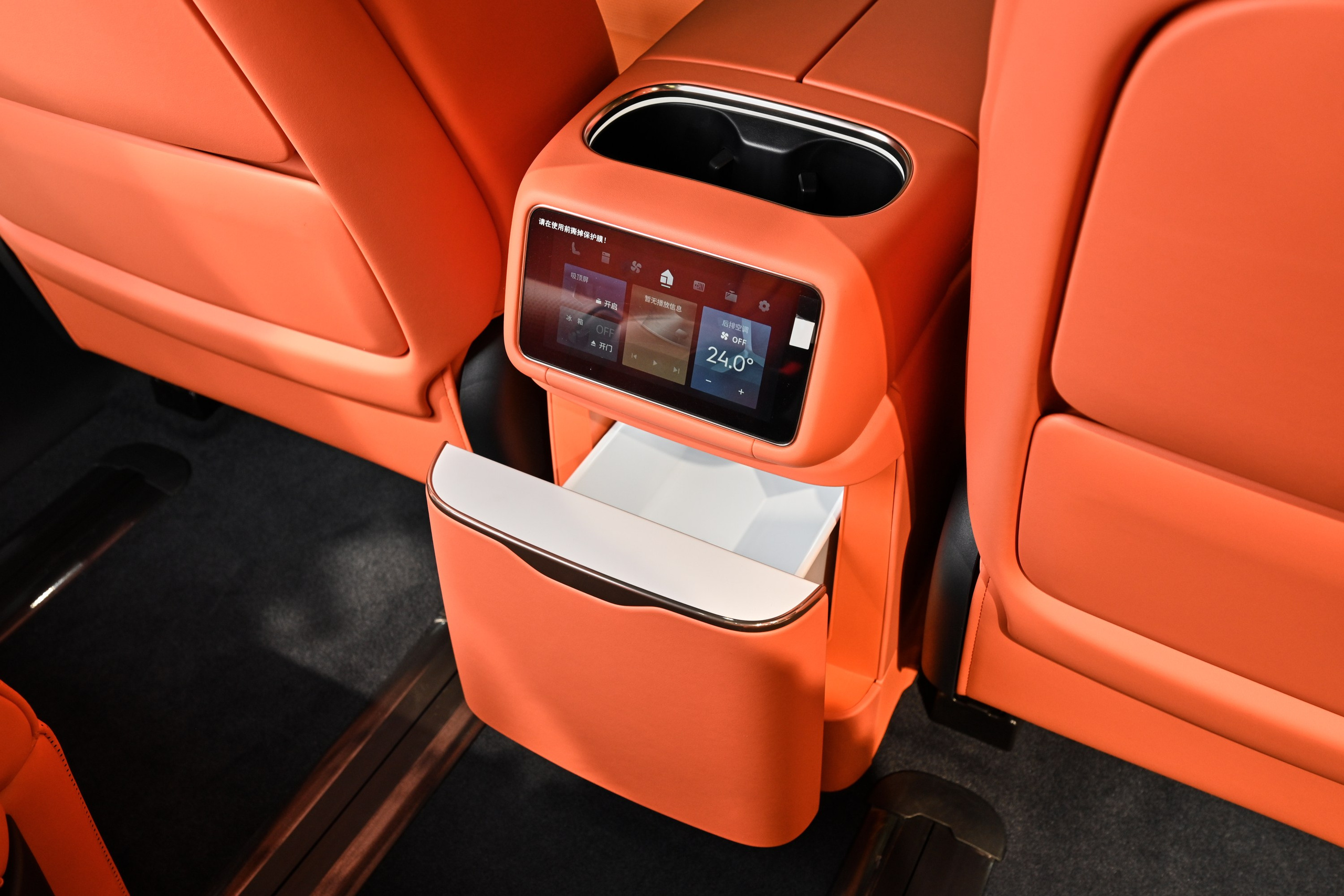 Автосалон Star Car. Автомобильный и интерьерный фотограф в Минске Александр Тагаев