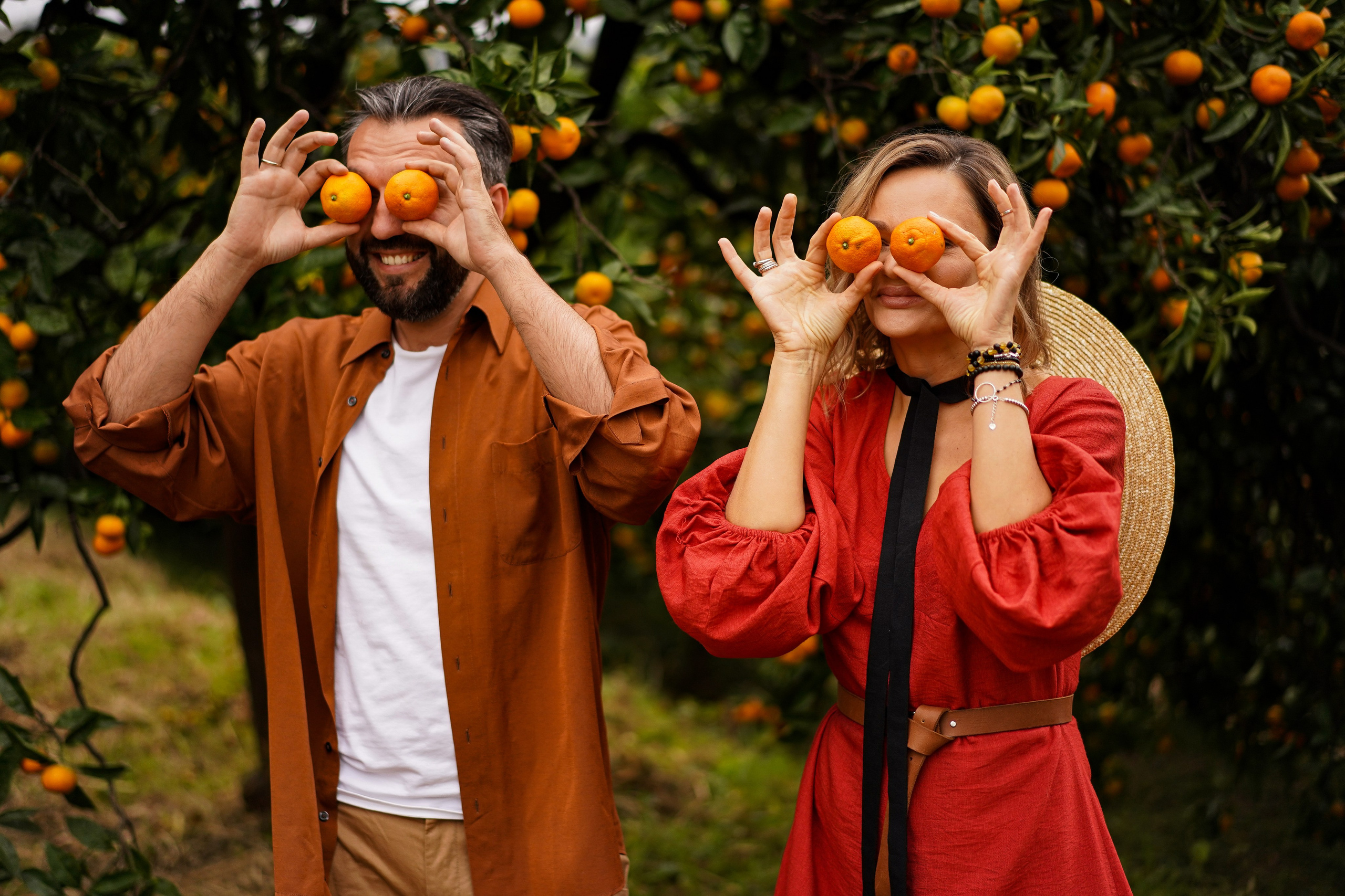 Lovestory на плантации с мандаринами в Абхазии. Фотограф Москва и Видеограф Москва