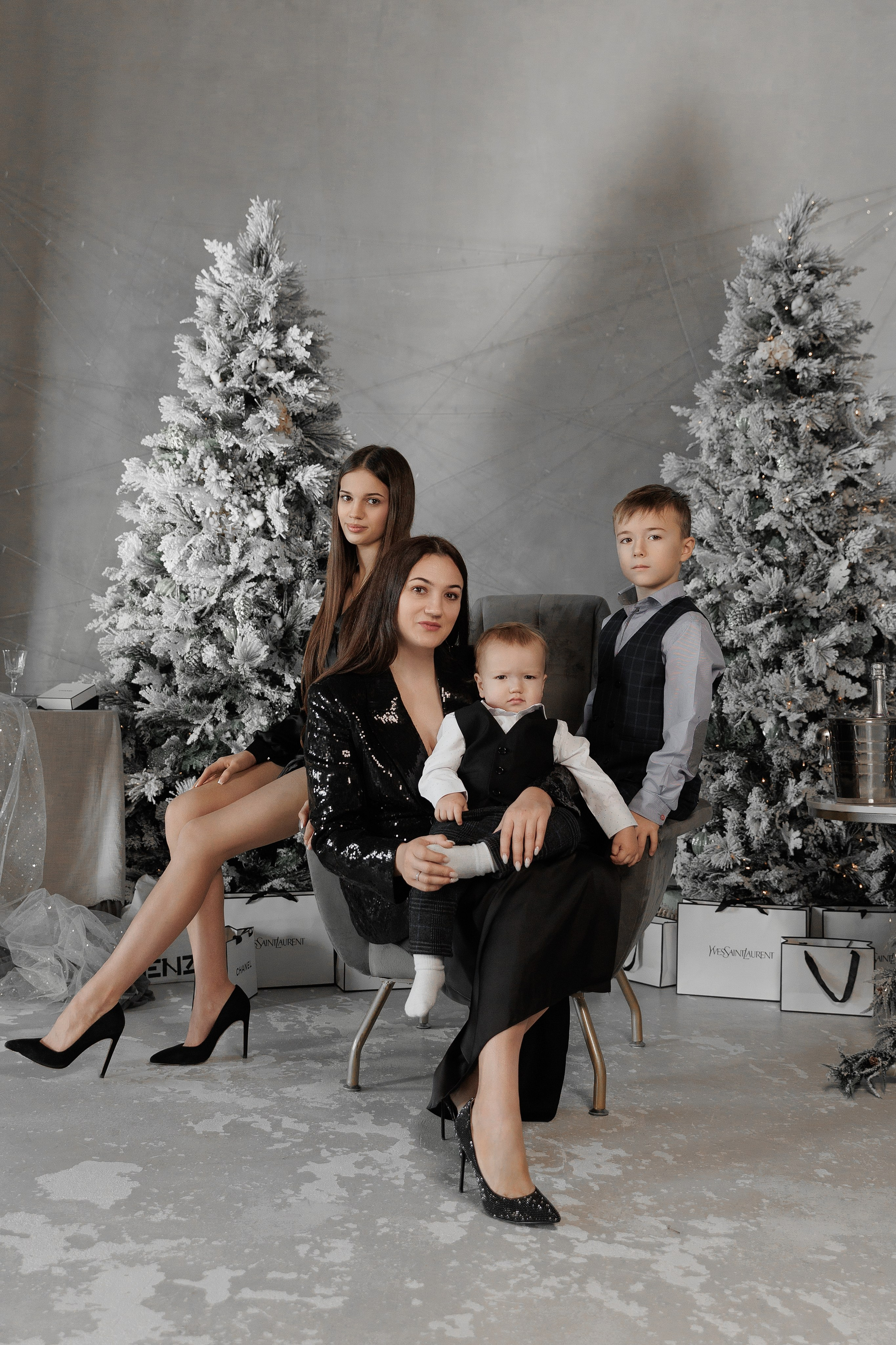 Вероника с семьей. Фотограф женского портрета, беременности и материнства Харькова Елена