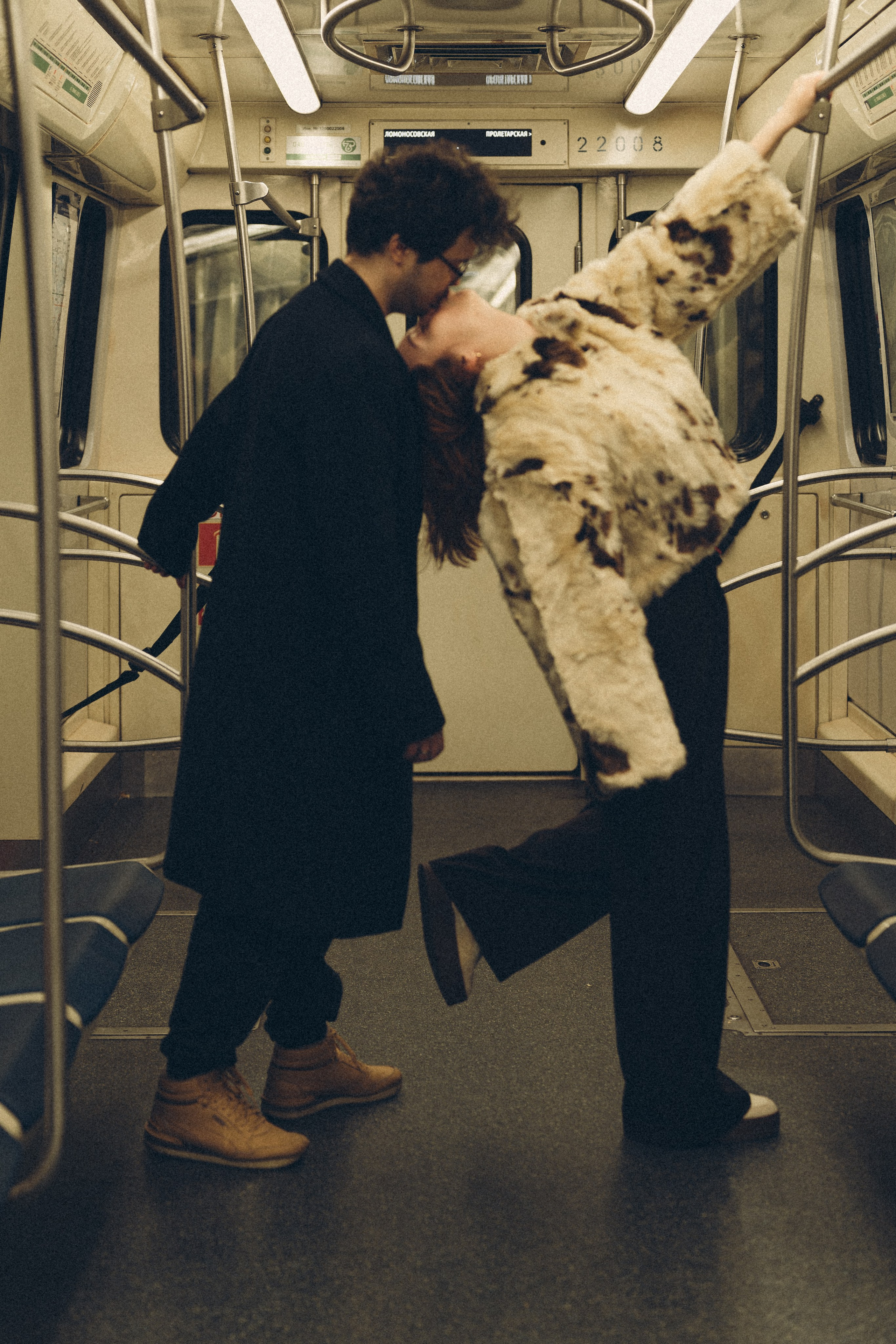 НОВОГОДНЯЯ ФОТОСЕСИИЯ ПАРЫ В МЕТРО ЛЮБОВЬ. Профессиональный фотограф, Санкт-Петербург — Виктория Богомолова