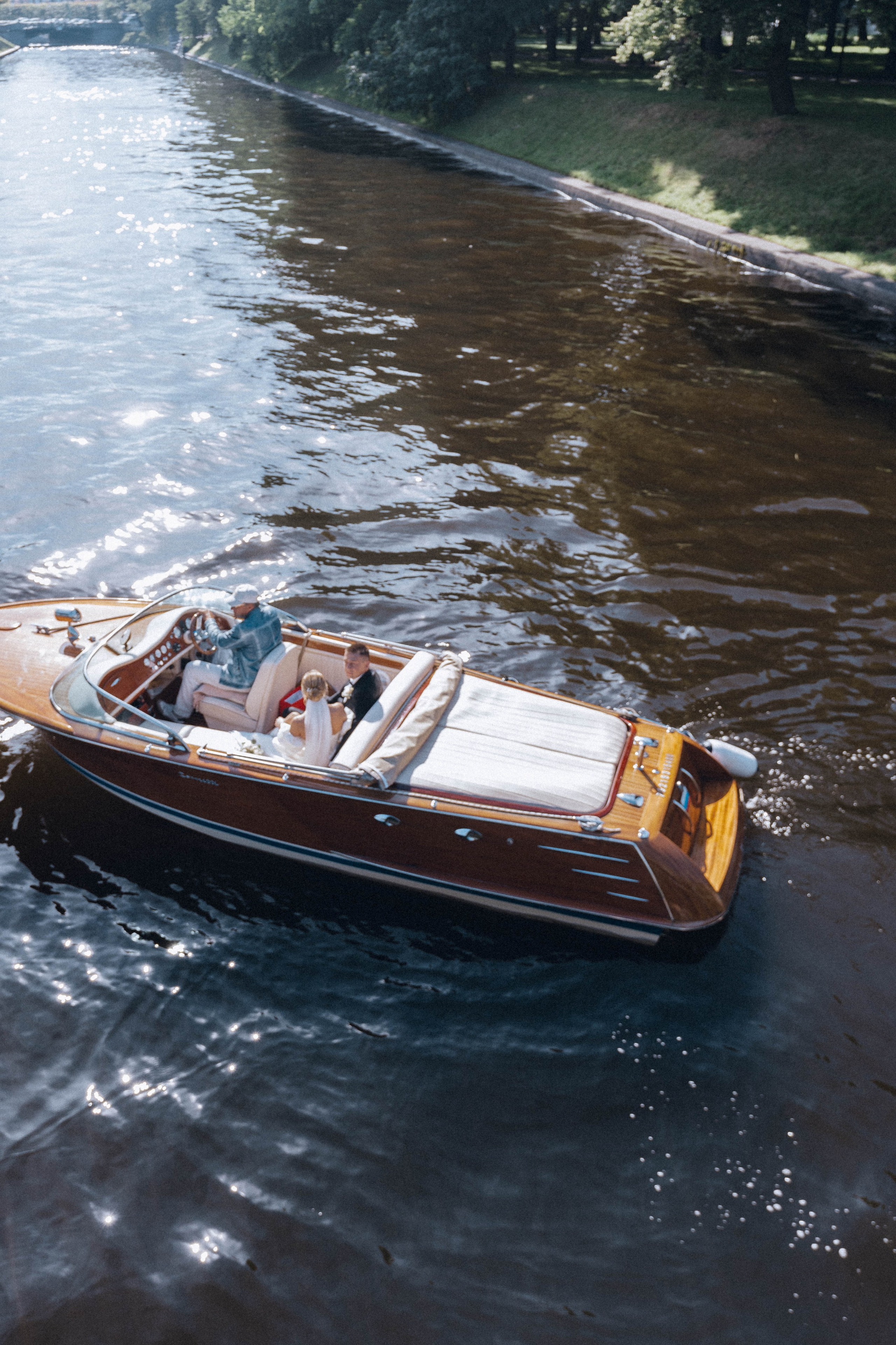 СВАДЕНБНАЯ СЬЕМКА НА КАТЕРЕ ПО КАНАЛАМ САНКТ-ПЕТЕРБУРГА И В АКВАТОРИИ НЕВЫ. Профессиональный фотограф, Санкт-Петербург — Виктория Богомолова