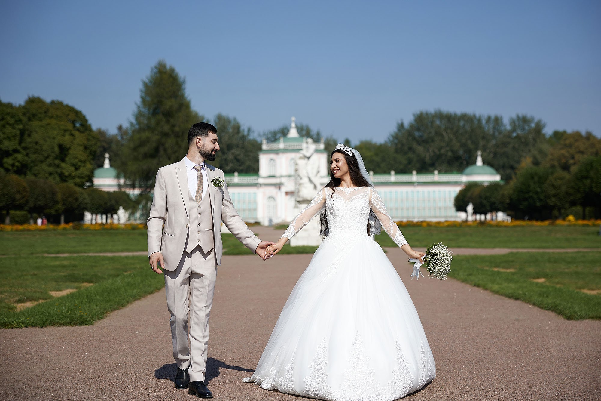 Прогулка, фотосессия жениха и невесты. Свадебная съемка. Фотограф в Москве Валерий Боцман