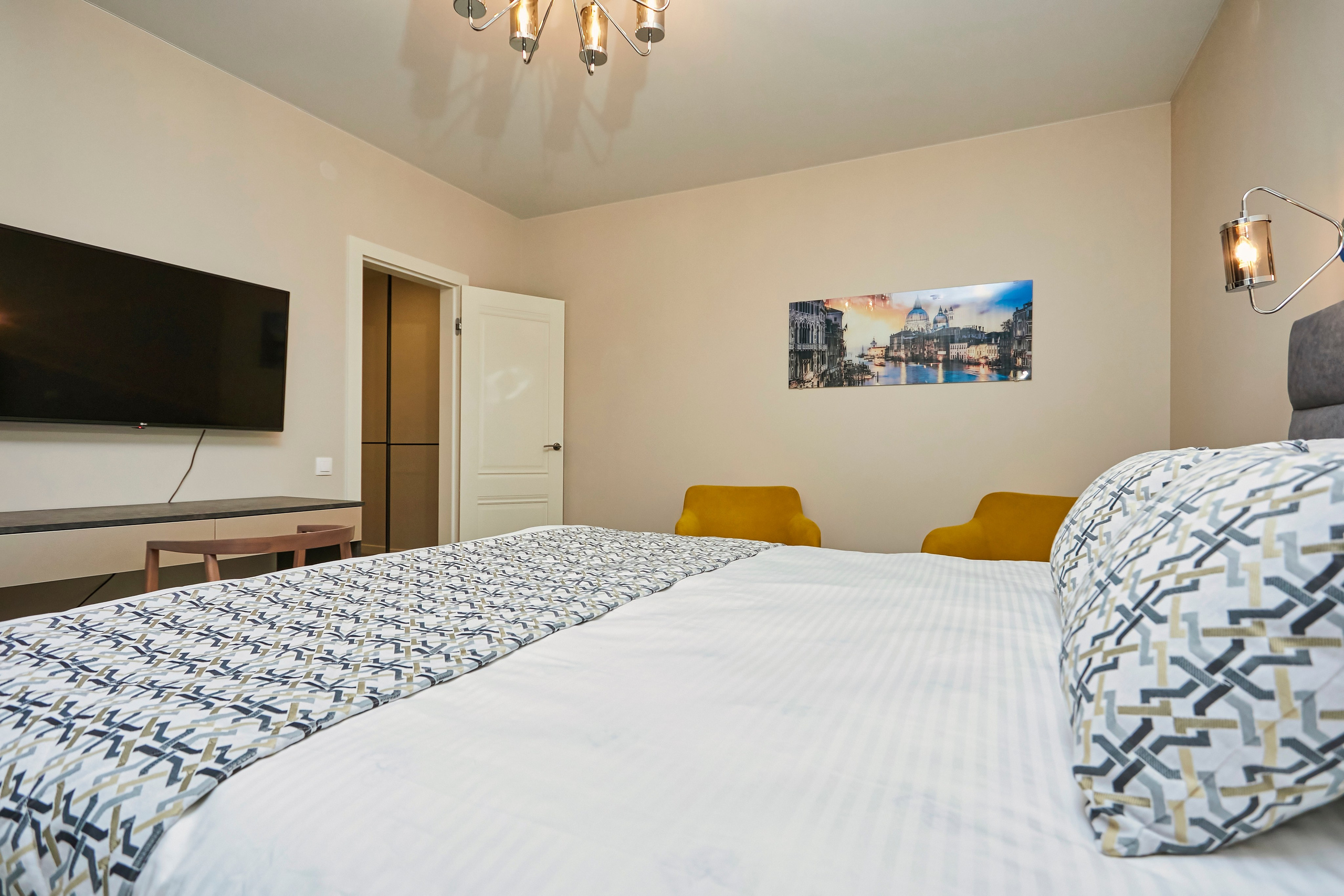 фотосъемка интерьеров гостиницпрофессиональный фотограф отелейпродающие фото для яндекса островок Островок, Суточно.ру, Твил, Отелло, Яндекс.Путешествия, Travelata , Hotellook фотограф для отеляинтерьерная съемка номеровфотосъемка апартаментоврекламное фото гостиниц