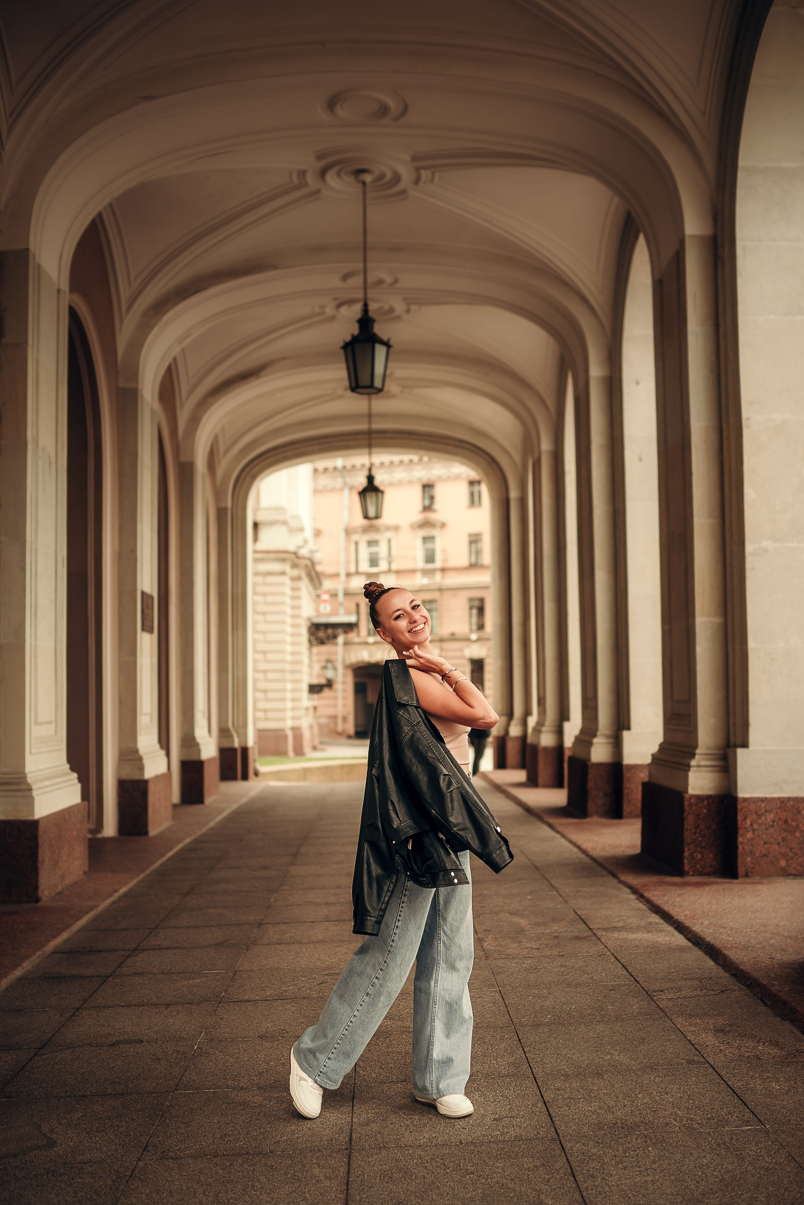 Вика и Никита, летняя фотосессия на Исаакиевской площади. Фотограф в Санкт- Петербурге Мария Золотарь