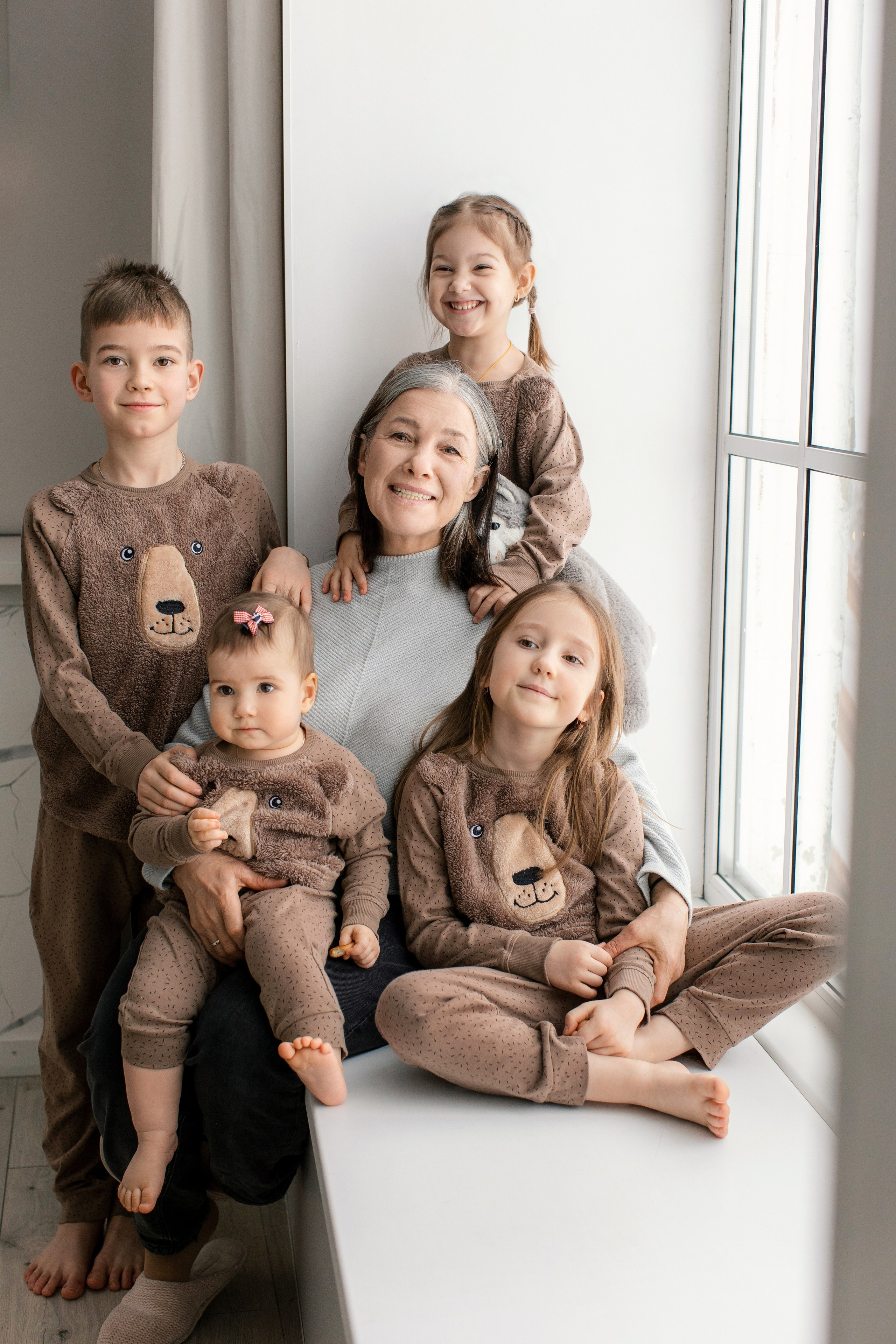 Семейная в интерьерной студии. Фотограф новорожденных, семейный фотограф в Санкт-Петербурге