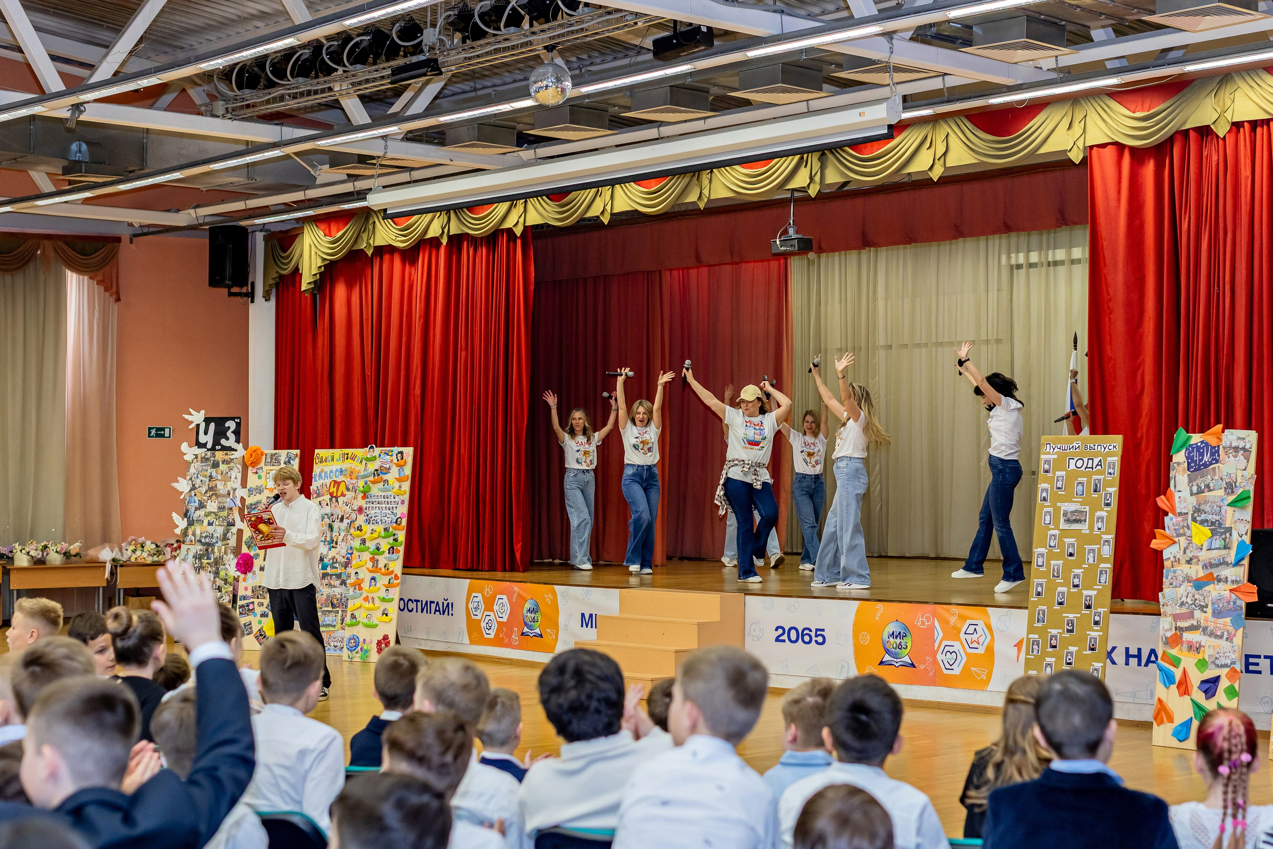 Выпускной праздник в начальной школе. Фотограф и видеограф Москва. Свадебный фотограф, видеограф. Выпускные альбомы. Оживающие альбомы