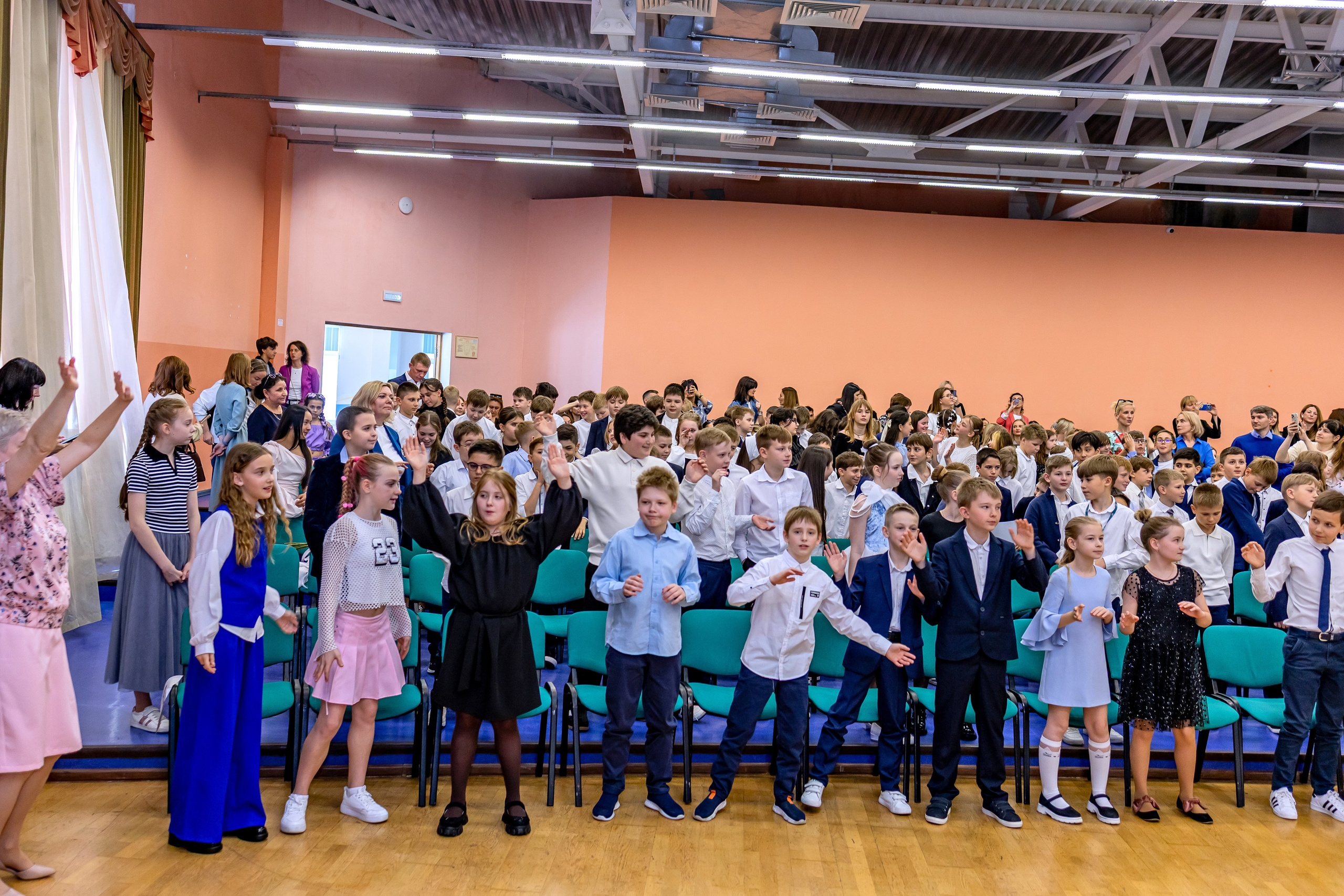 Выпускной праздник в начальной школе. Фотограф и видеограф Москва. Свадебный фотограф, видеограф. Выпускные альбомы. Оживающие альбомы
