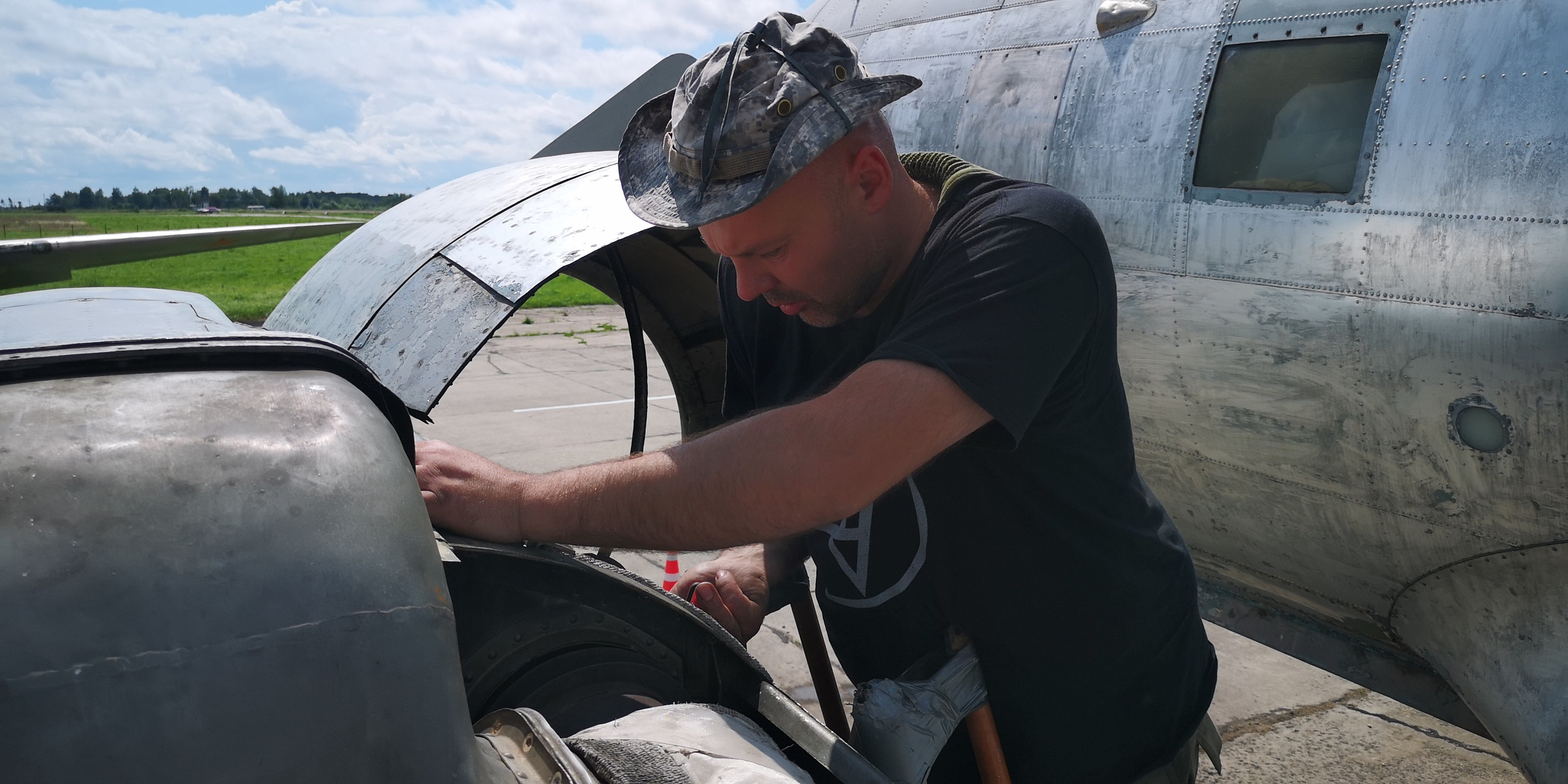 Ил-14Т «Голубая Мечта» (2019 г.). Фотоальбом показывающий увлекательный мир авиации и мир медведей Андрея Иванова