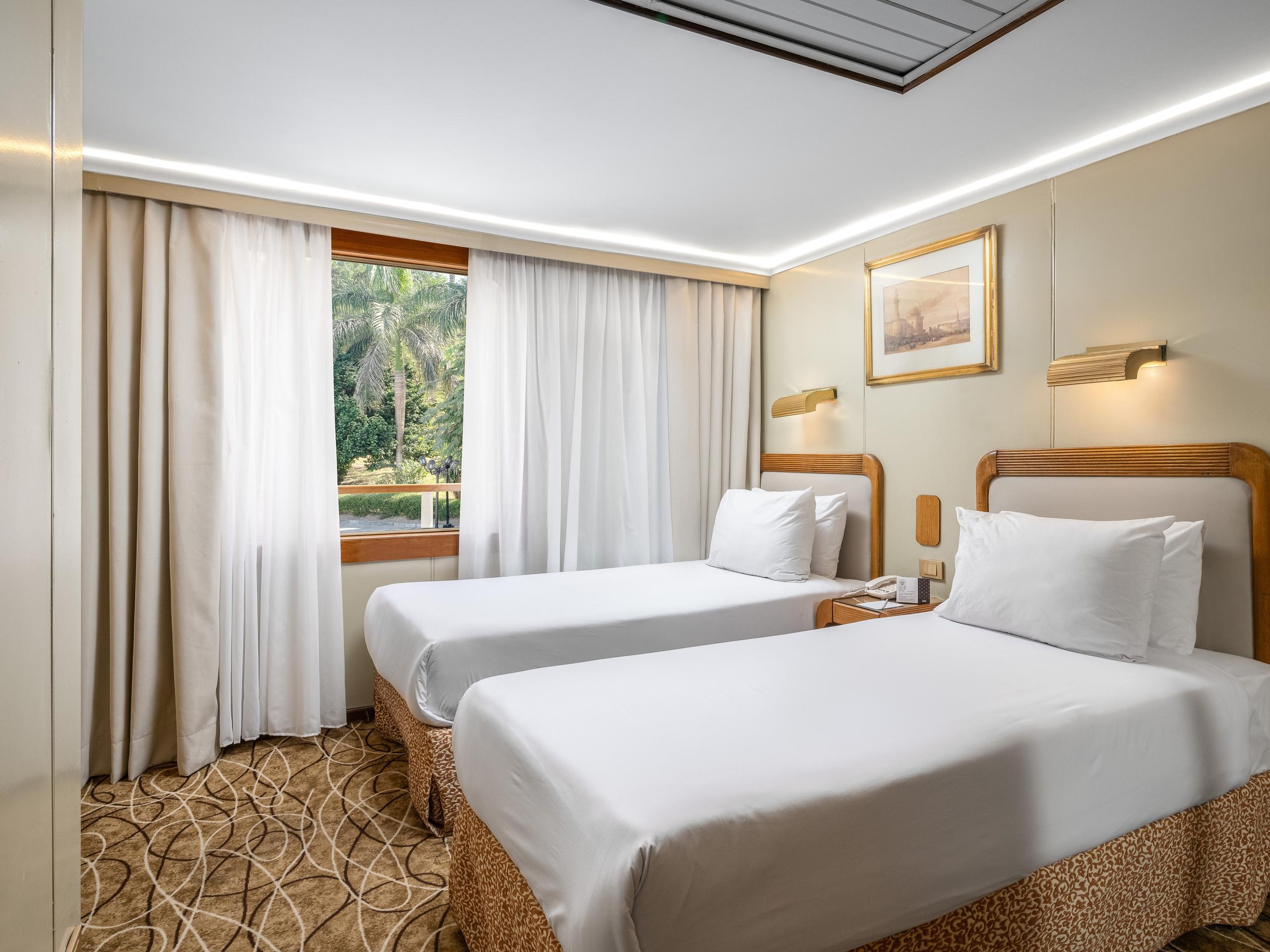 Теплоход Jaz Al Qassida Luxor. Вячеслав Лазарев фотографирую интерьеры