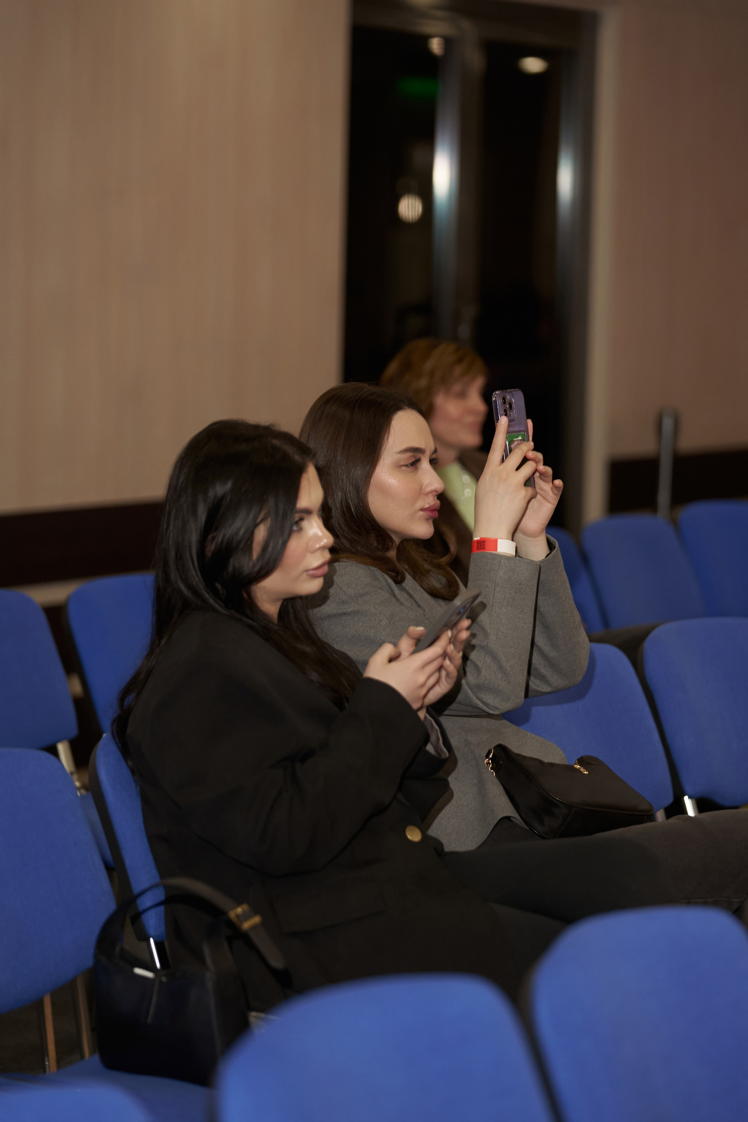 СЛУШАТЕЛИ. PRO-AGELESS